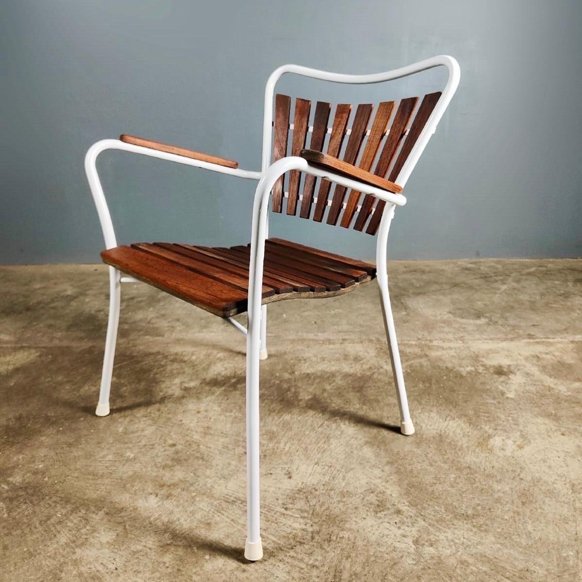 Daneline BKS 4 sillas y mesa apilables de jardín Mid Century Vintage mediados del siglo XX en venta