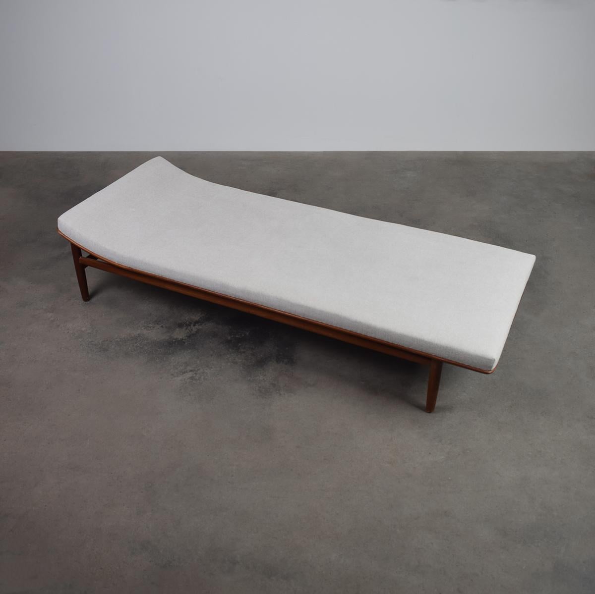 Metà XX secolo Daybed danese in teak Modello 311 di Kurt Østervig per Jason Möbler 1950s in vendita