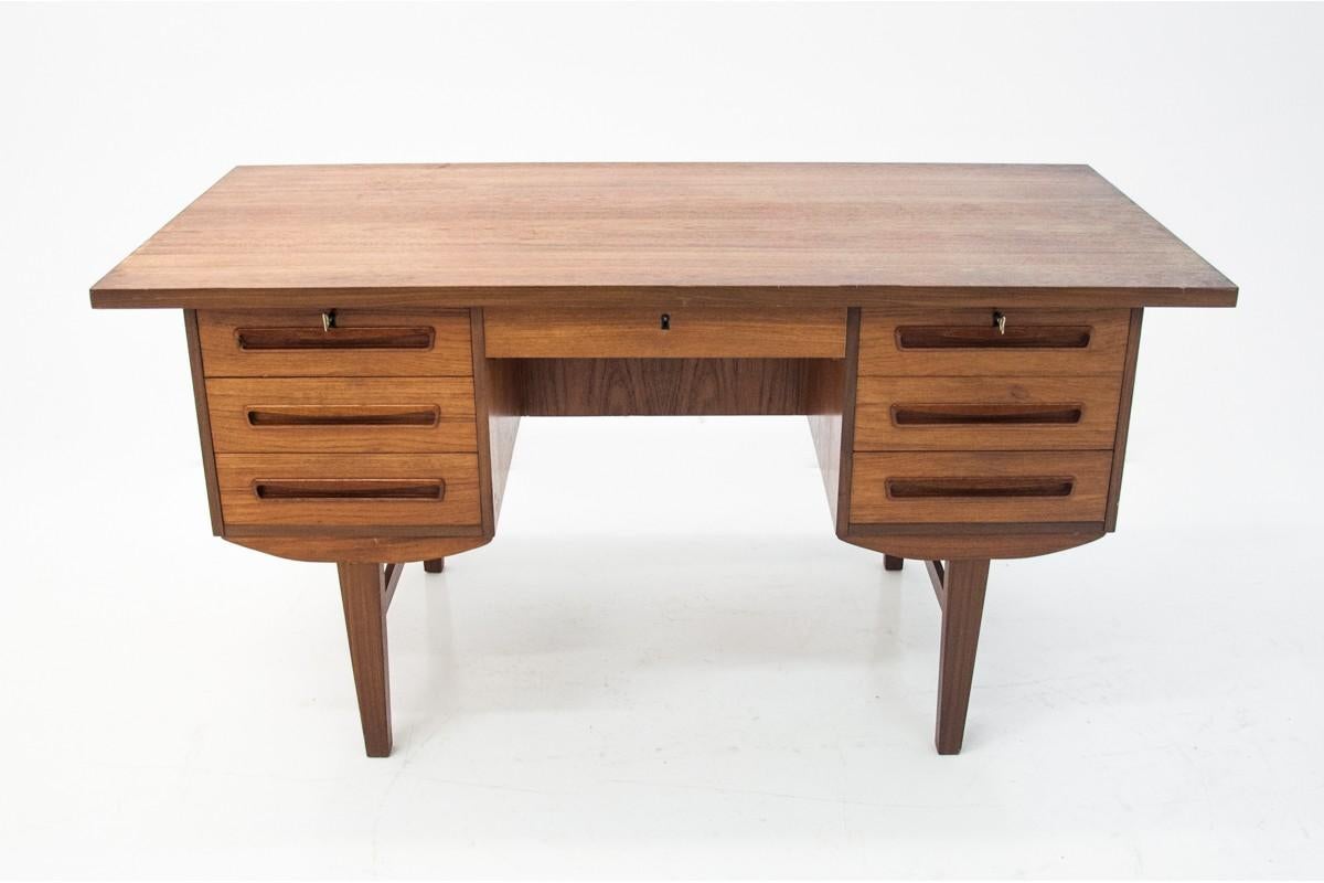 Teak desk, Denmark, 1960s

Very good condition.

Dimensions: Height 77 cm, width 150 cm, depth 70 cm.