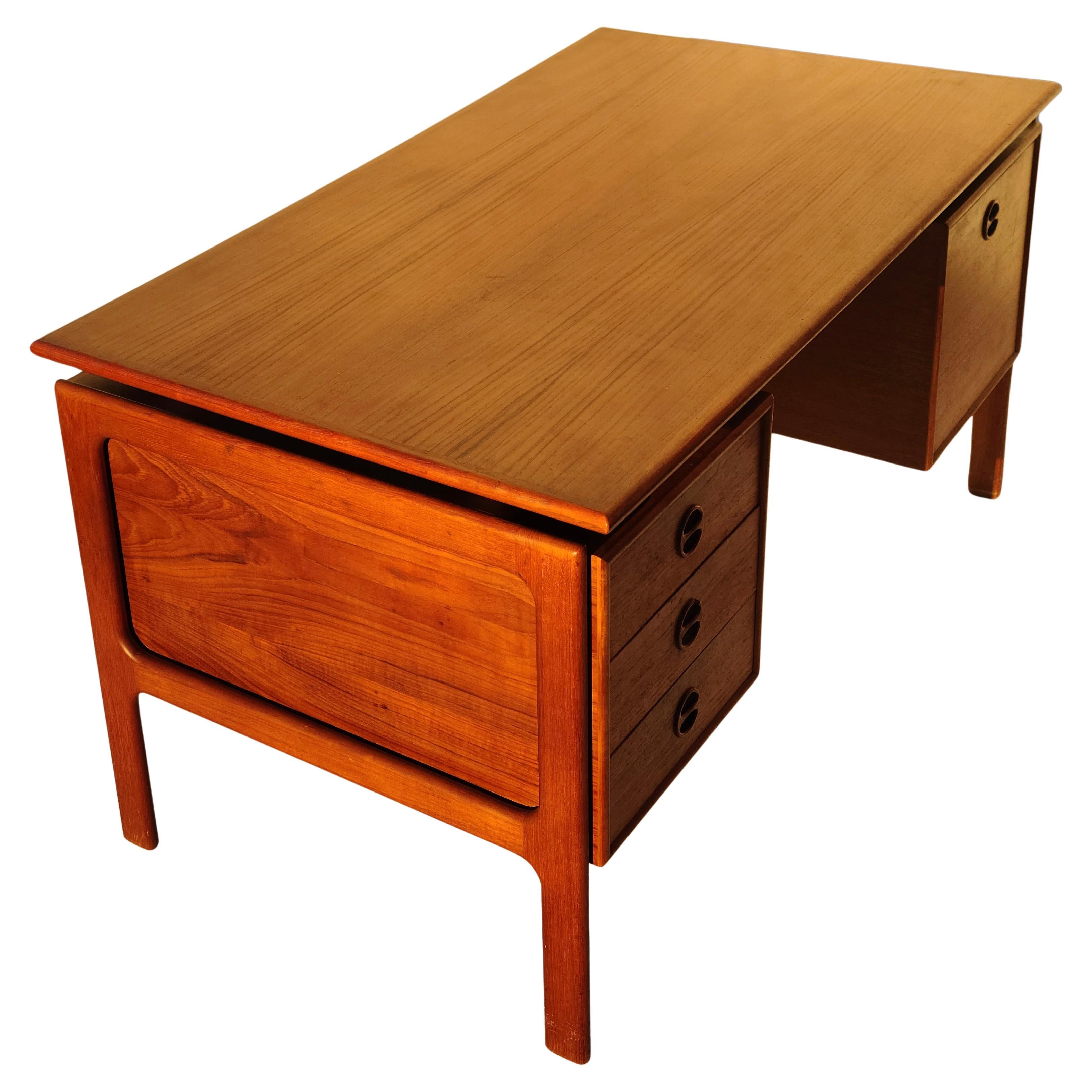 Please feel free to reach out for accurate shipping quote to your location.

Danish Teak Desk by Arne Vodder.