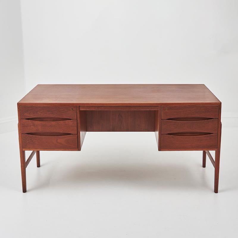 Mid-Century moderno Scrivania danese in teak di Christian Møller per Chr. Møller Møbelsnedken, anni '60 in vendita