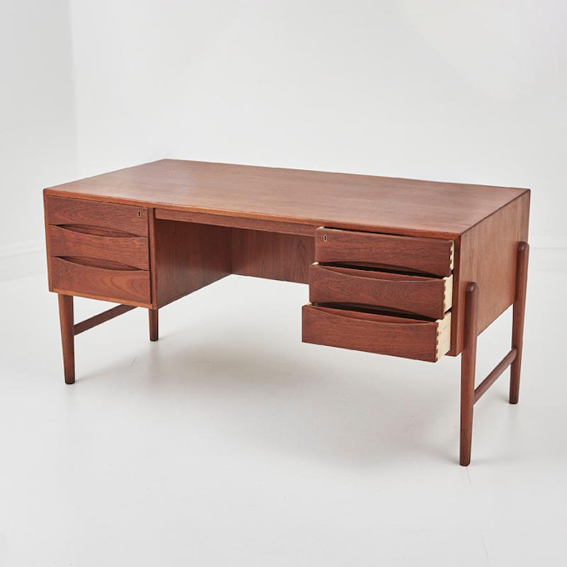 Scrivania danese in teak di Christian Møller per Chr. Møller Møbelsnedken, anni '60 In condizioni buone in vendita a London, GB