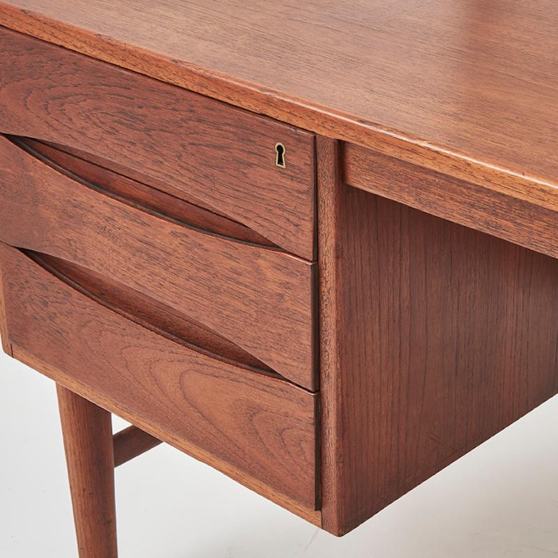 XX secolo Scrivania danese in teak di Christian Møller per Chr. Møller Møbelsnedken, anni '60 in vendita