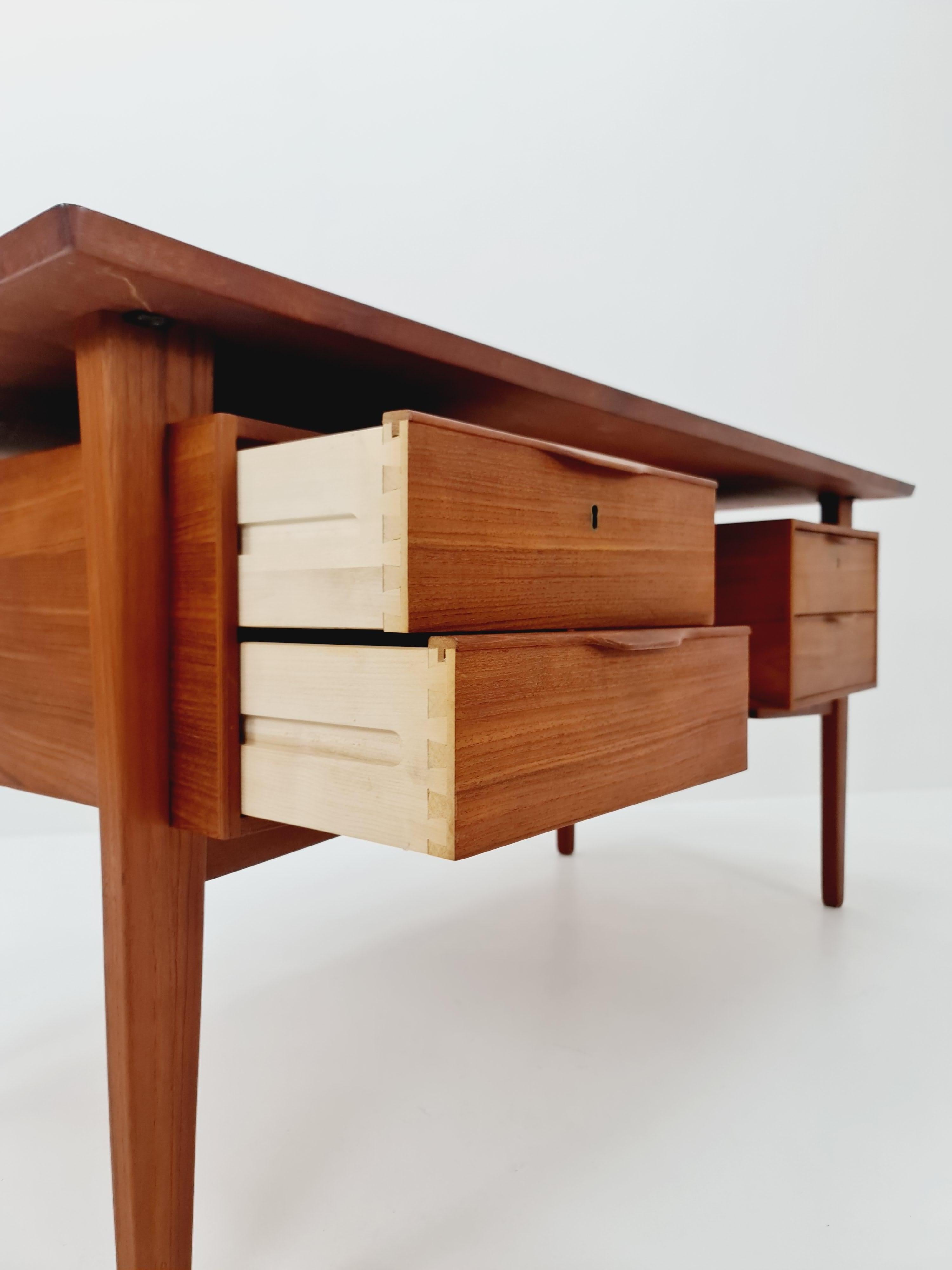 Scrivania danese in teak di Henning Jorgensen per Fredericia Denmark, anni '60 in vendita 3