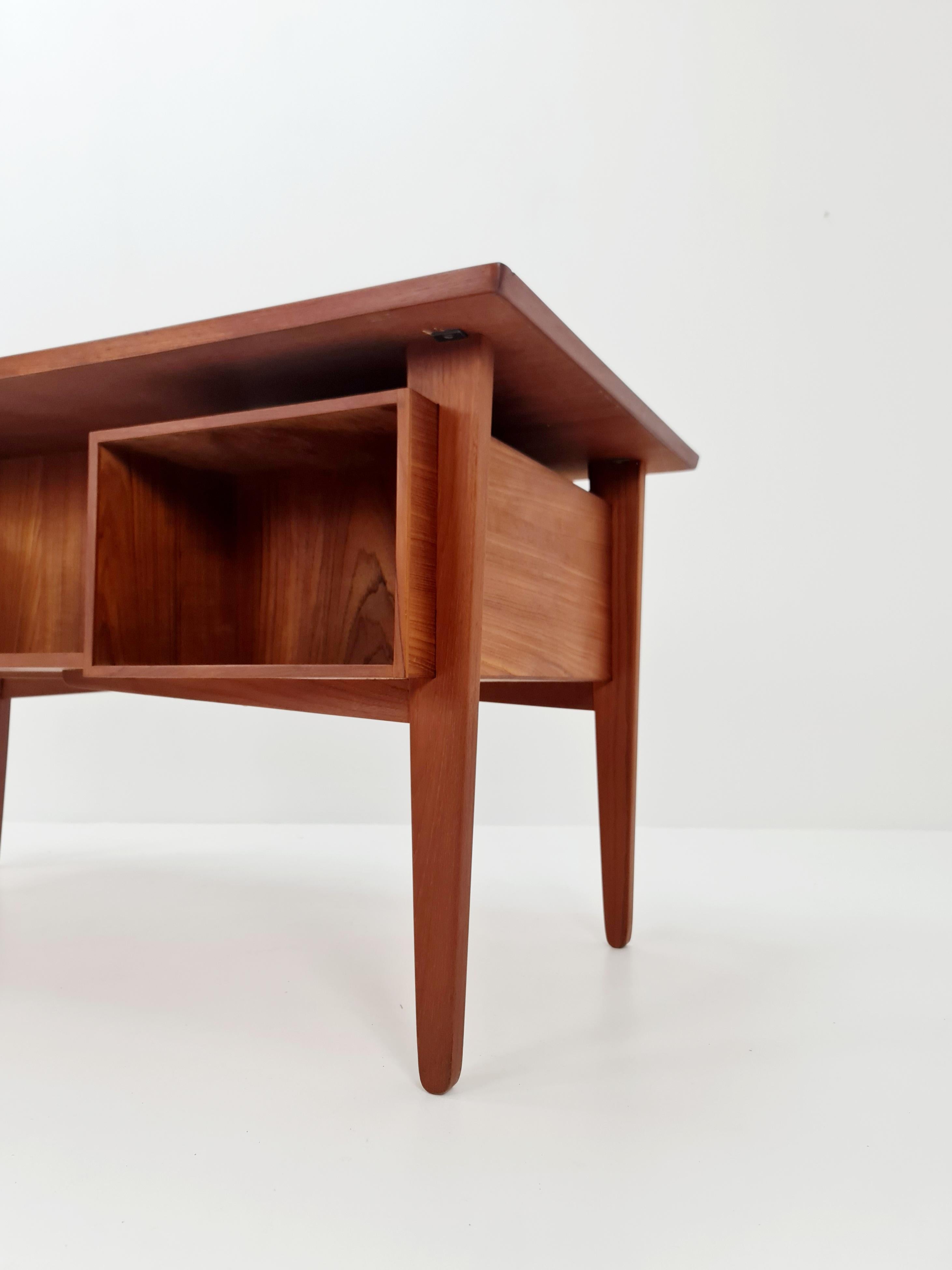 Scrivania danese in teak di Henning Jorgensen per Fredericia Denmark, anni '60 in vendita 8