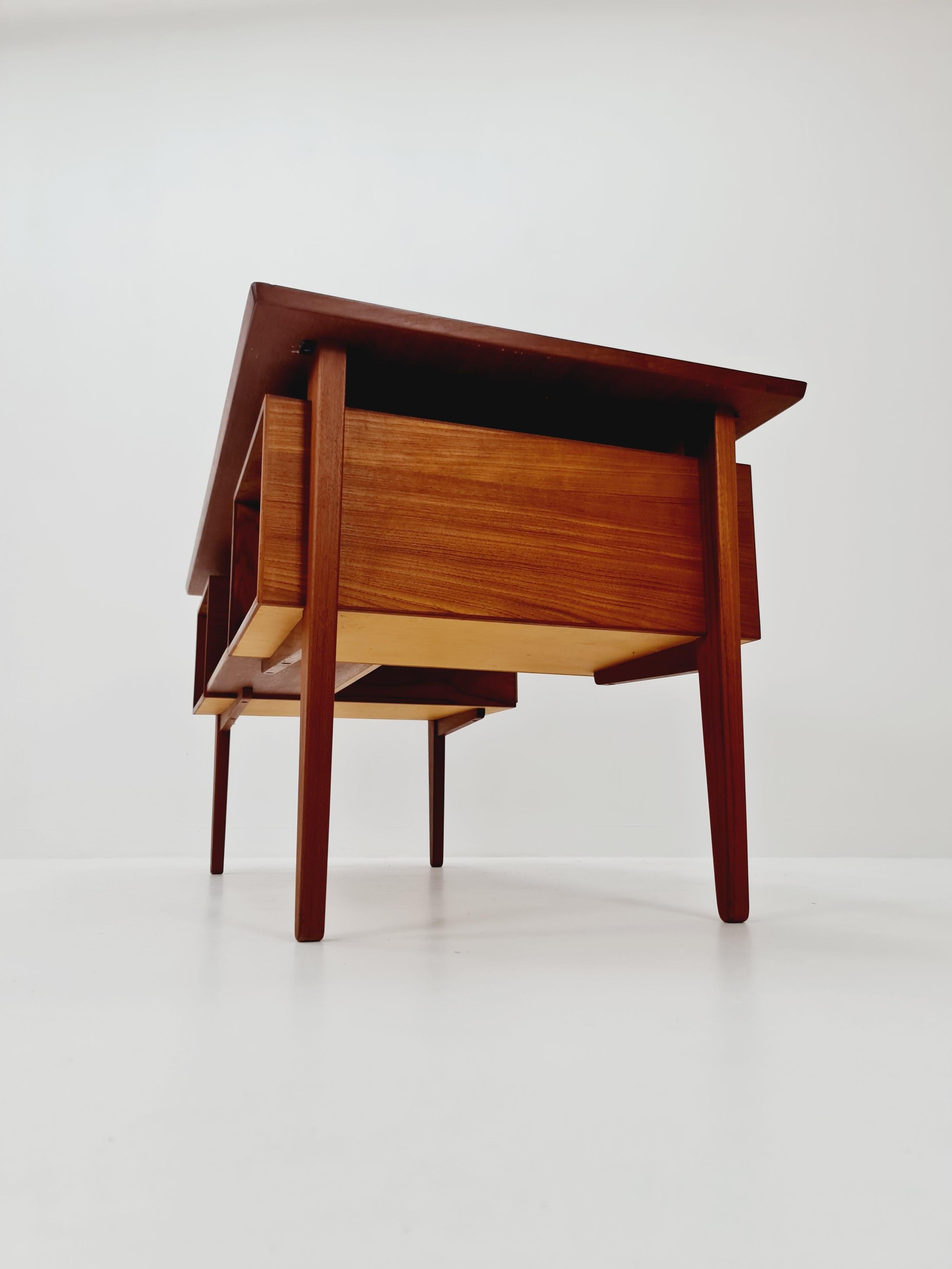Scrivania danese in teak di Henning Jorgensen per Fredericia Denmark, anni '60 in vendita 12