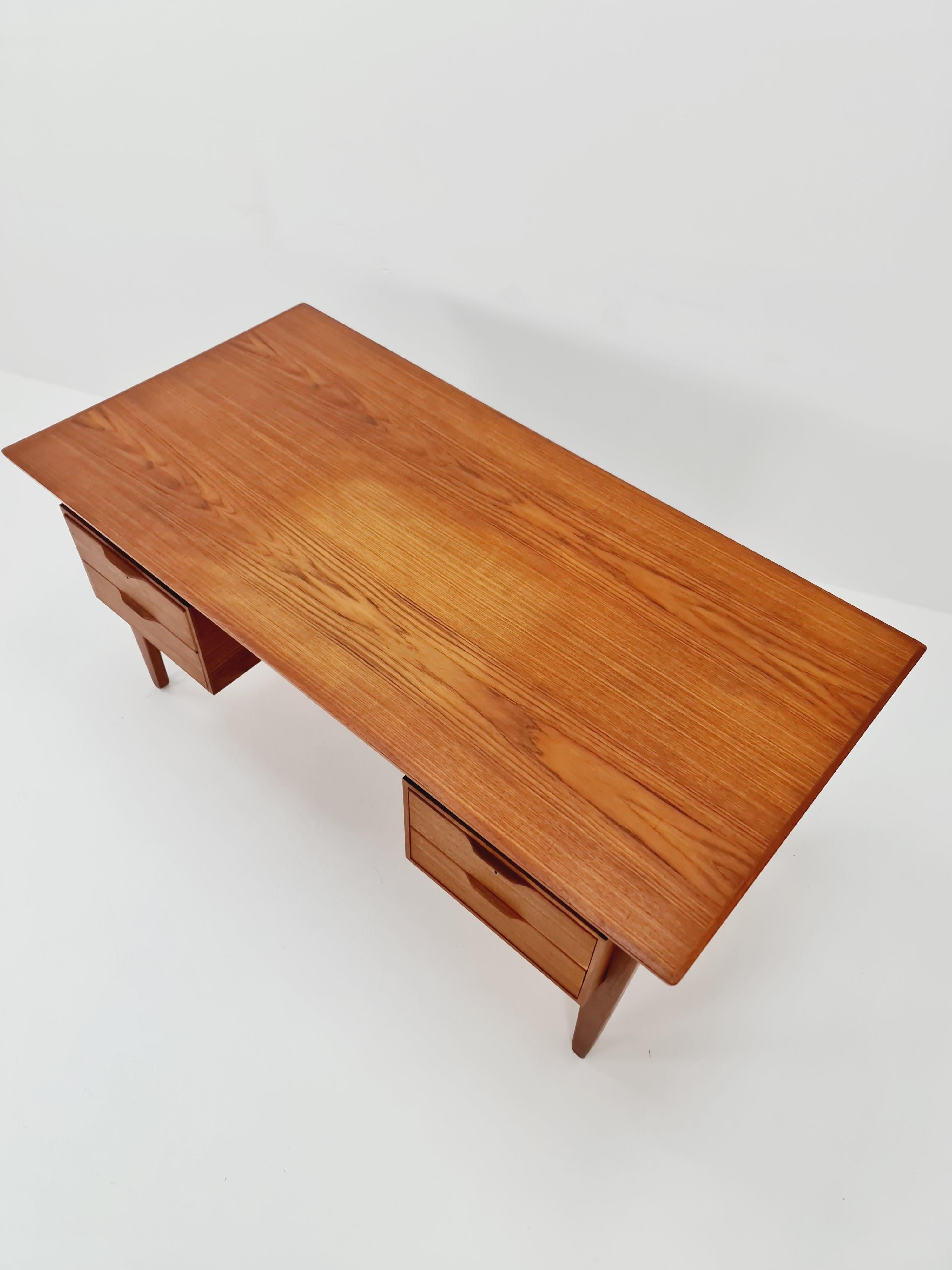 Scrivania danese in teak di Henning Jorgensen per Fredericia Denmark, anni '60 In condizioni buone in vendita a Gaggenau, DE