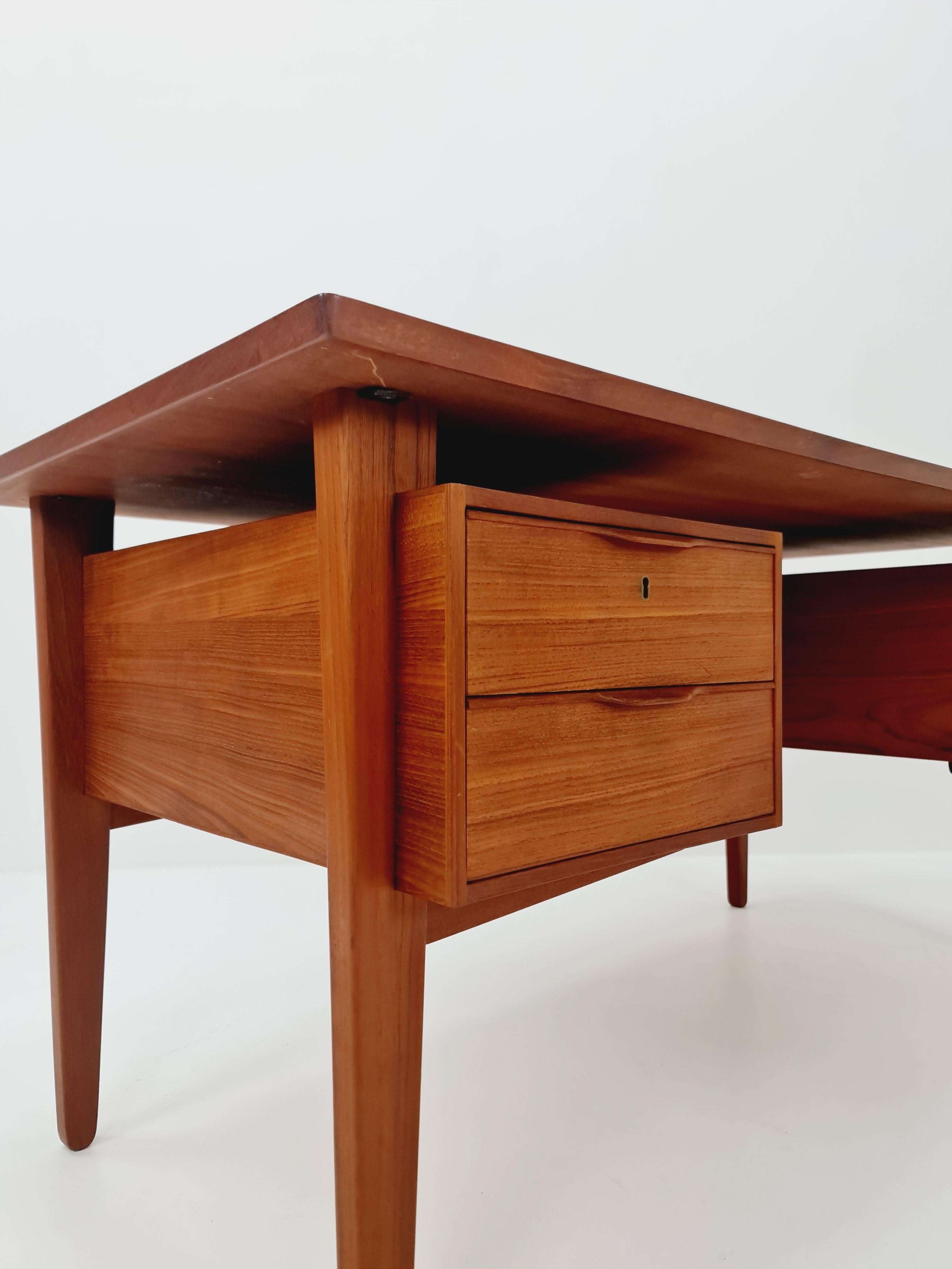 Scrivania danese in teak di Henning Jorgensen per Fredericia Denmark, anni '60 in vendita 2