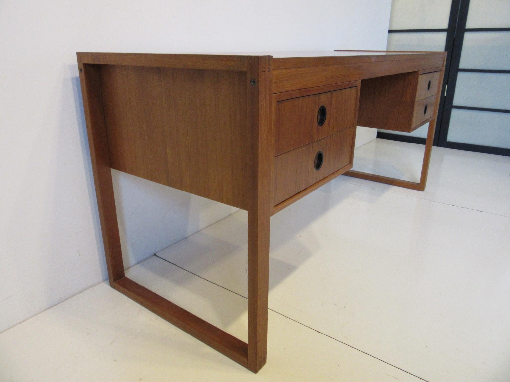 Danish Teak Desk in the Style of Henning Jensen / Torben In Good Condition In Cincinnati, OH