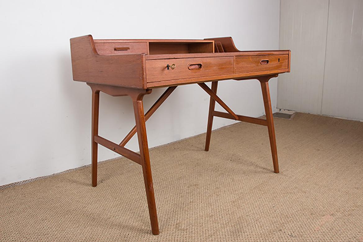 Scrivania danese in teak, modello 56, di Arne Wahl Iversen per Vinde Mobelfabrik 1960. in vendita 4