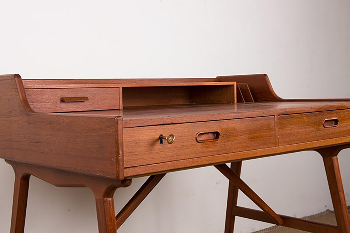 Scrivania danese in teak, modello 56, di Arne Wahl Iversen per Vinde Mobelfabrik 1960. in vendita 5