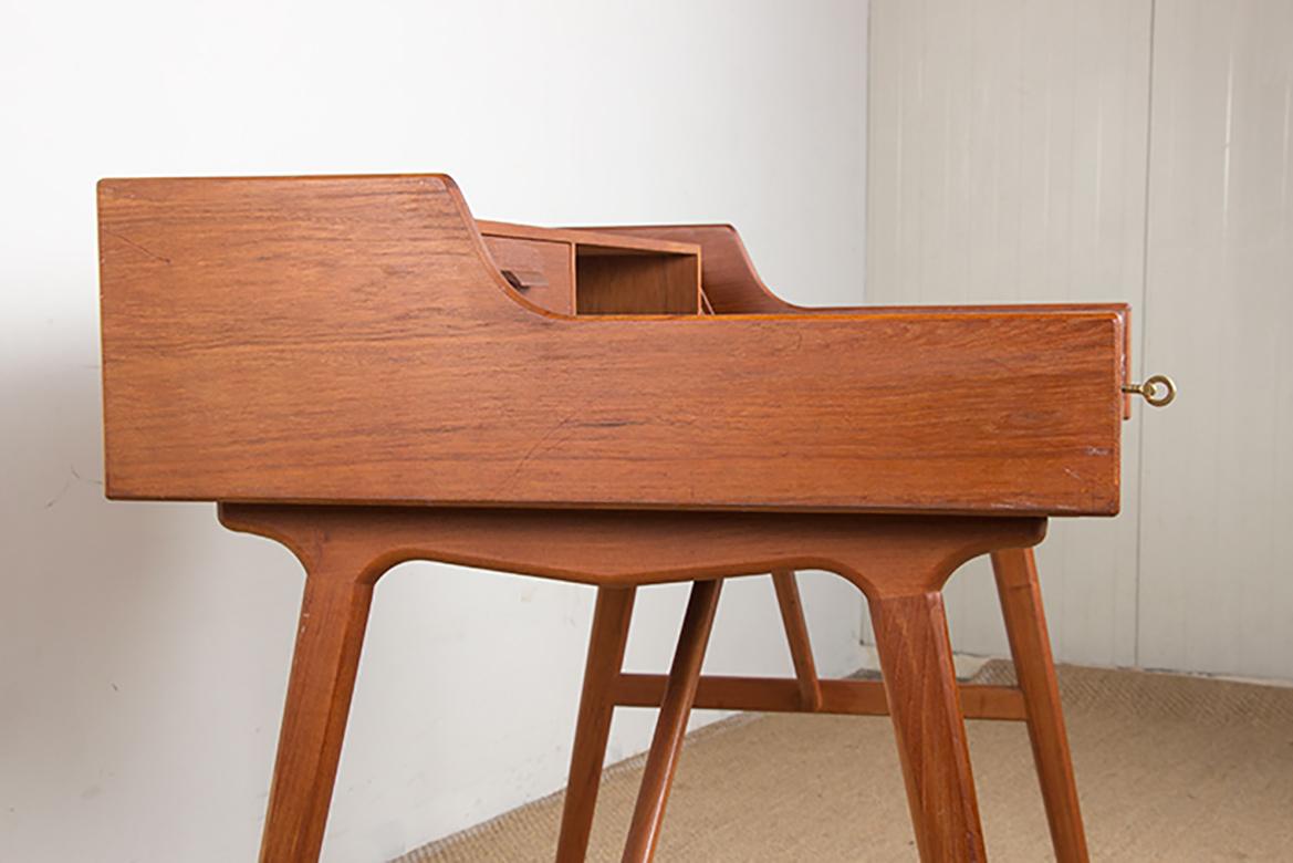 Scrivania danese in teak, modello 56, di Arne Wahl Iversen per Vinde Mobelfabrik 1960. in vendita 7