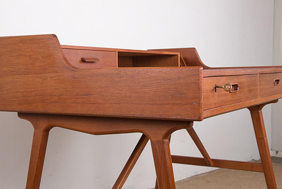 Scrivania danese in teak, modello 56, di Arne Wahl Iversen per Vinde Mobelfabrik 1960. in vendita 9