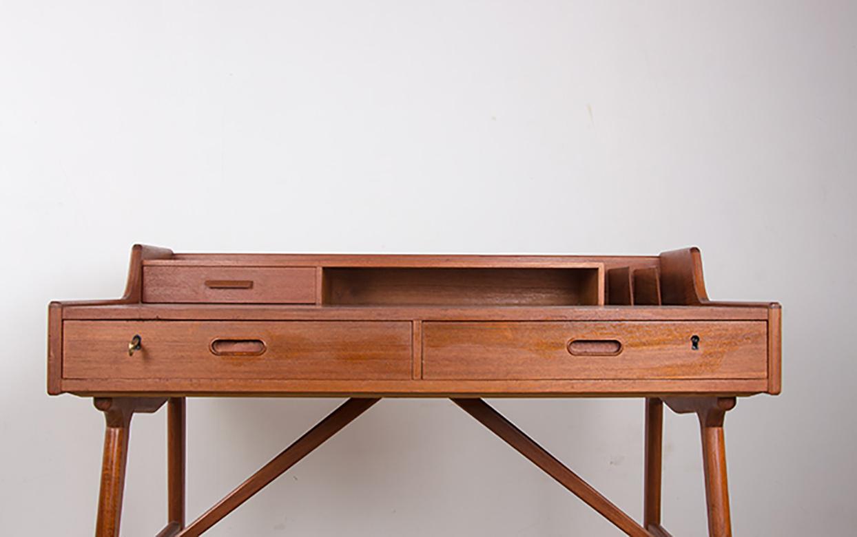 Scrivania danese in teak, modello 56, di Arne Wahl Iversen per Vinde Mobelfabrik 1960. in vendita 11