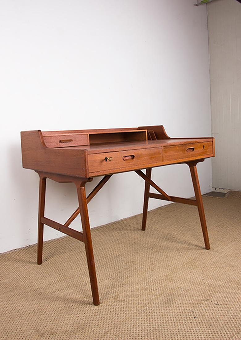Scrivania danese in teak, modello 56, di Arne Wahl Iversen per Vinde Mobelfabrik 1960. In condizioni ottime in vendita a JOINVILLE-LE-PONT, FR