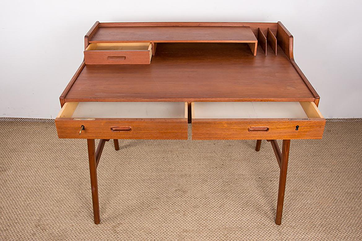 Scrivania danese in teak, modello 56, di Arne Wahl Iversen per Vinde Mobelfabrik 1960. in vendita 1