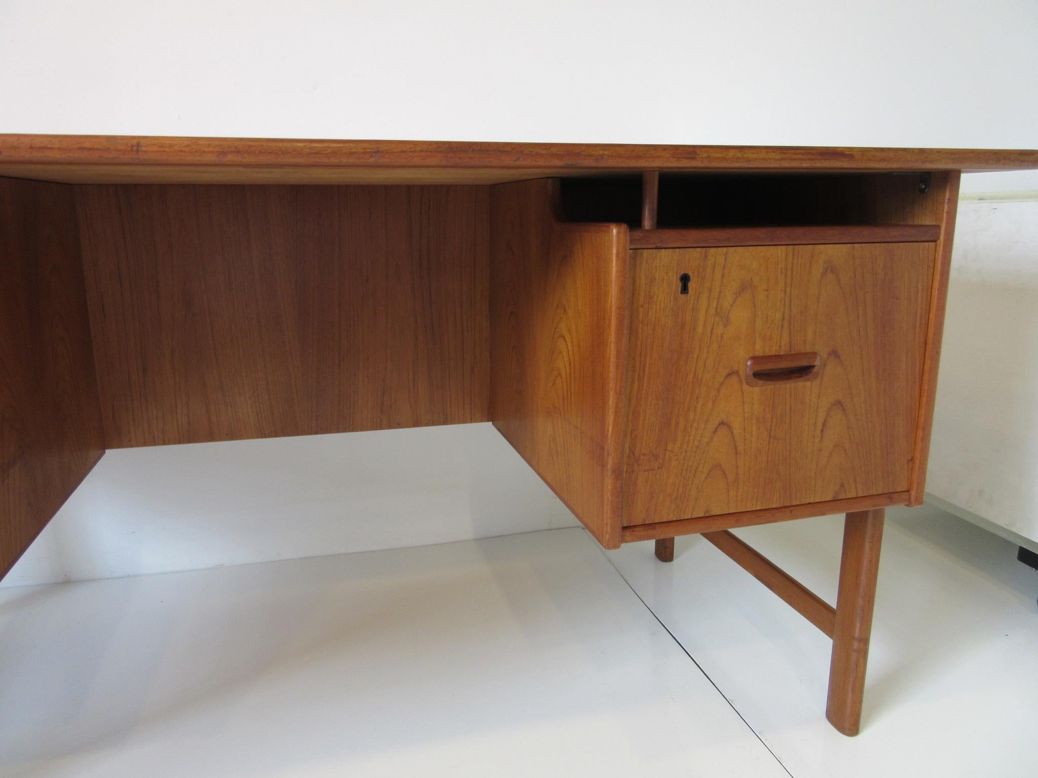 Danish Teak Desk with Bookcase in the Style of Vodder & Kai Kristiansen 7