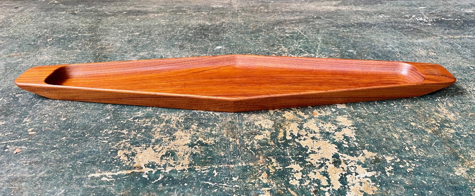 Very long geometric diamond tray. Made in Denmark. There is a swallow chip with some roughness to one corner, and scratches to center.

W 26 1/2 x D 6 3/4 x H 1 1/8 in.
