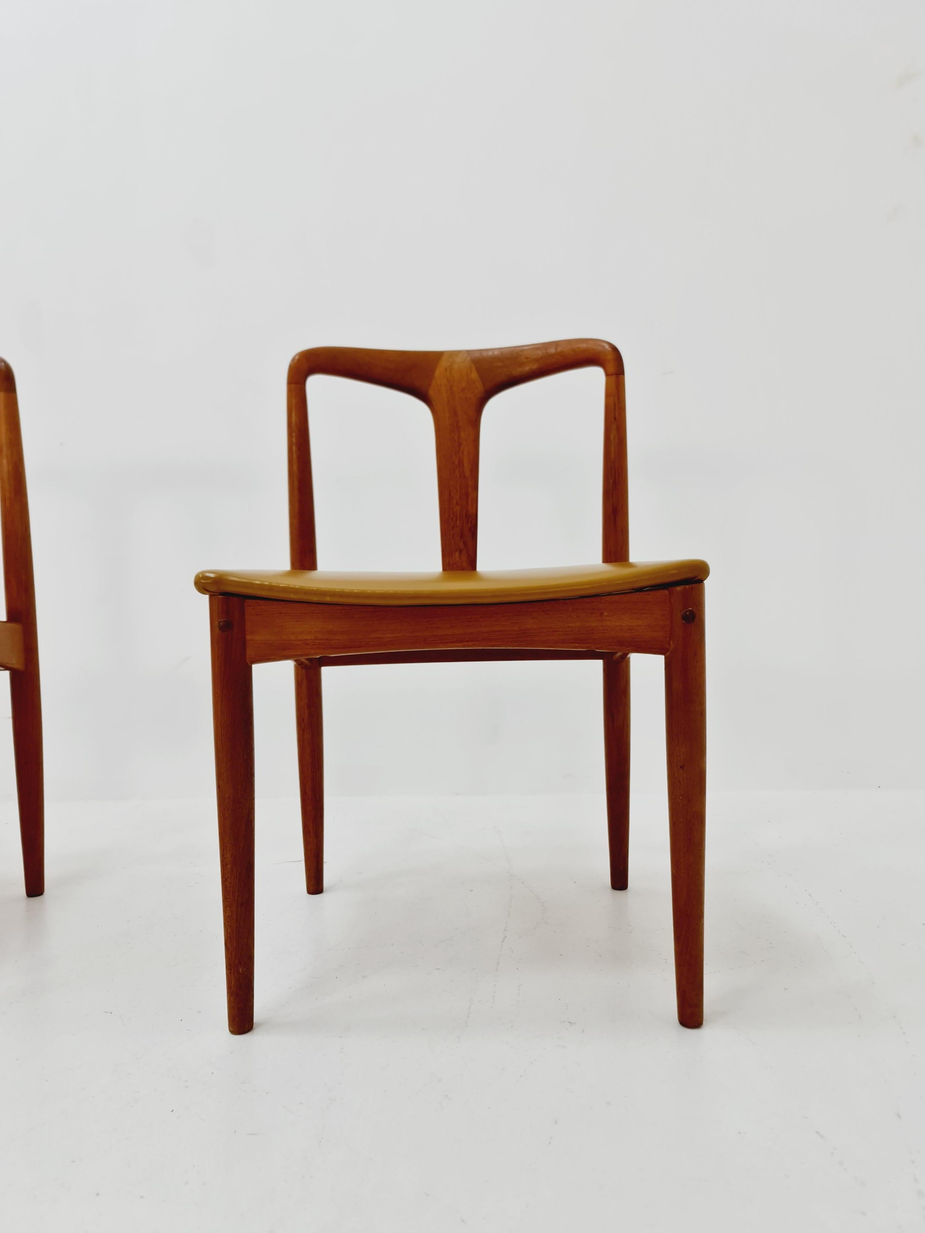 Chaise de salle à manger danoise en teck de Johannes Andersen pour Uldum Mobelfabrik 1960 en vente 7