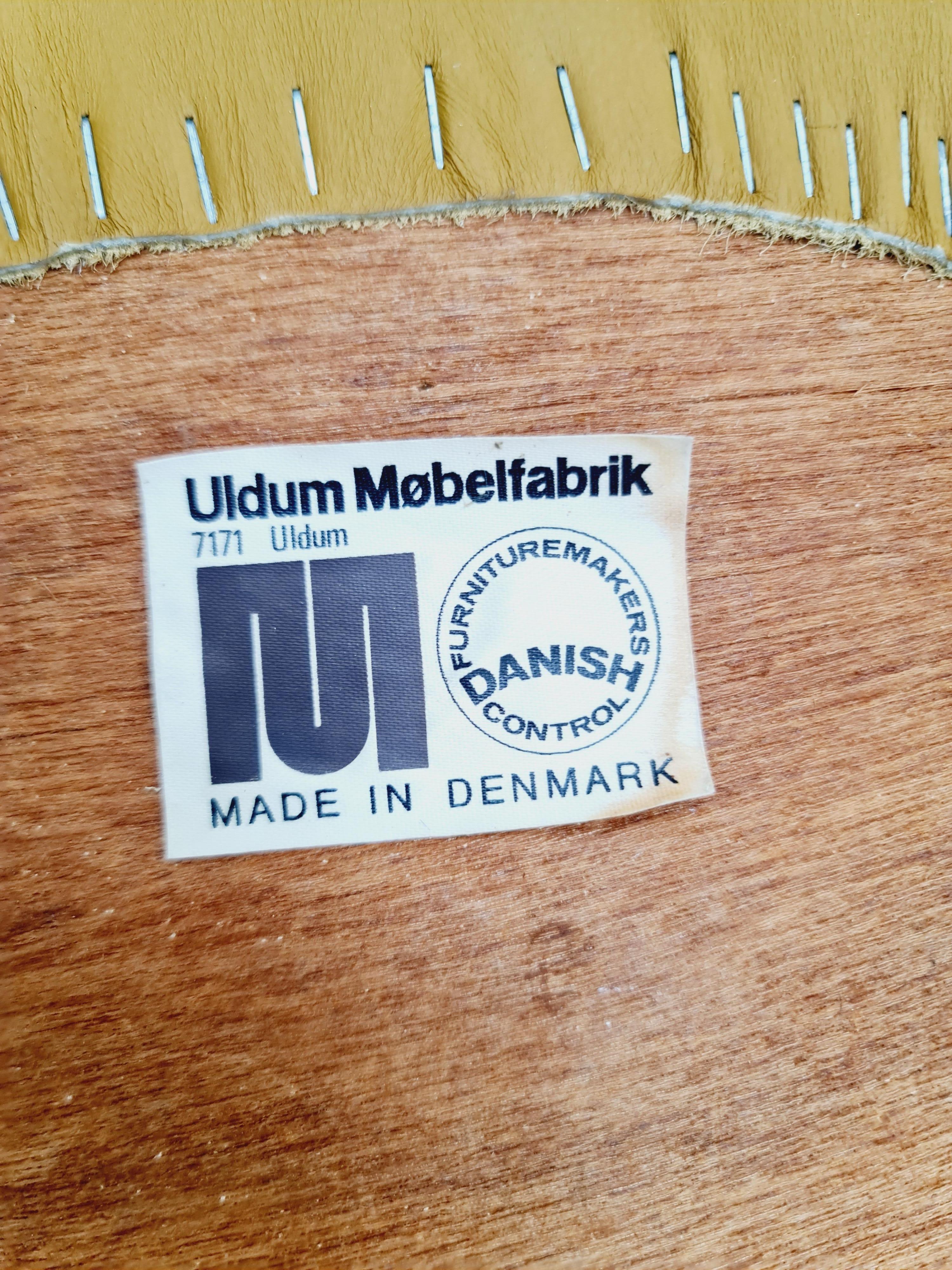 Chaise de salle à manger danoise en teck de Johannes Andersen pour Uldum Mobelfabrik 1960 en vente 10