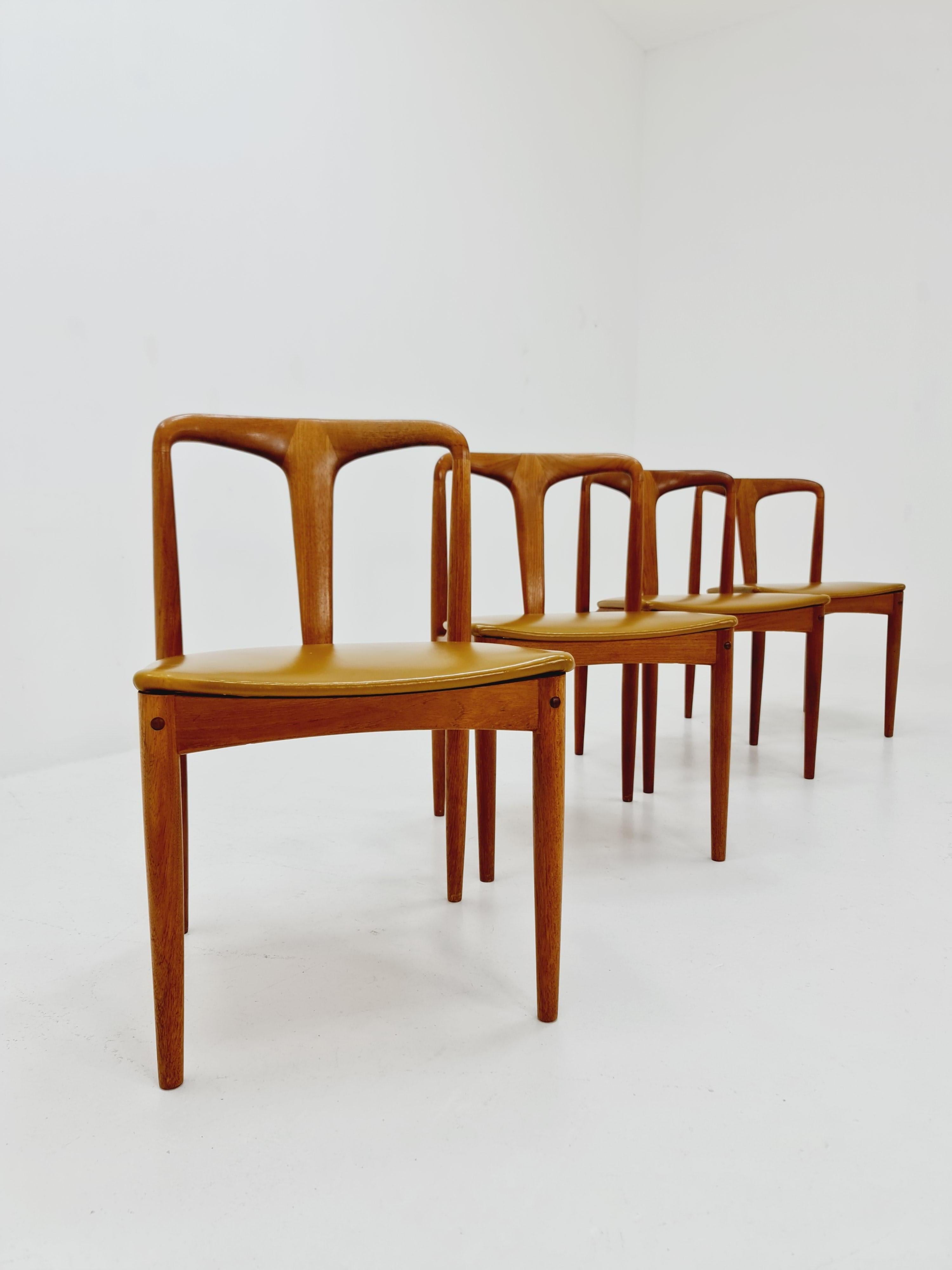 Chaise de salle à manger danoise en teck de Johannes Andersen pour Uldum Mobelfabrik 1960 en vente 13