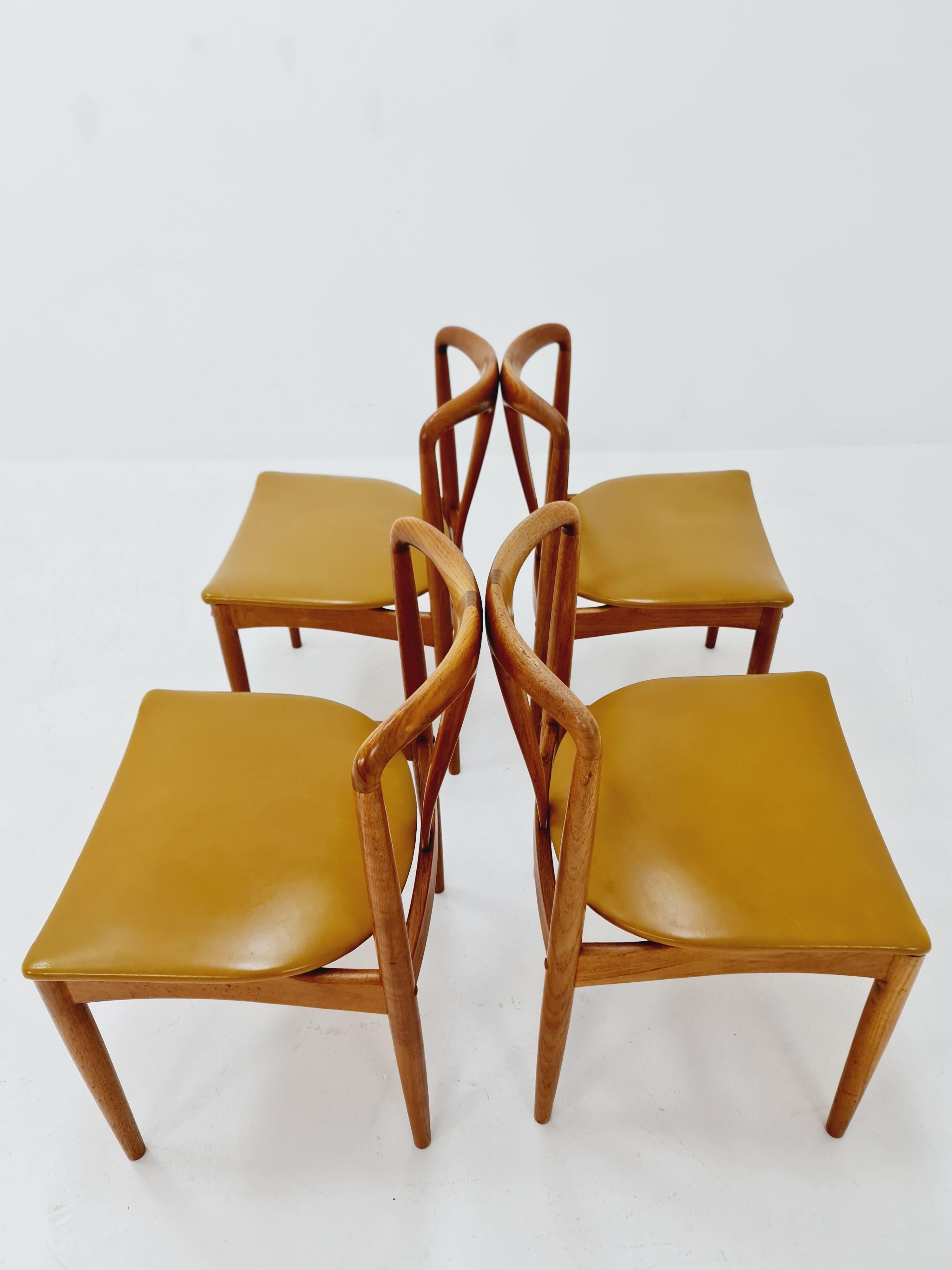 Chaise de salle à manger danoise en teck de Johannes Andersen pour Uldum Mobelfabrik 1960 en vente 1