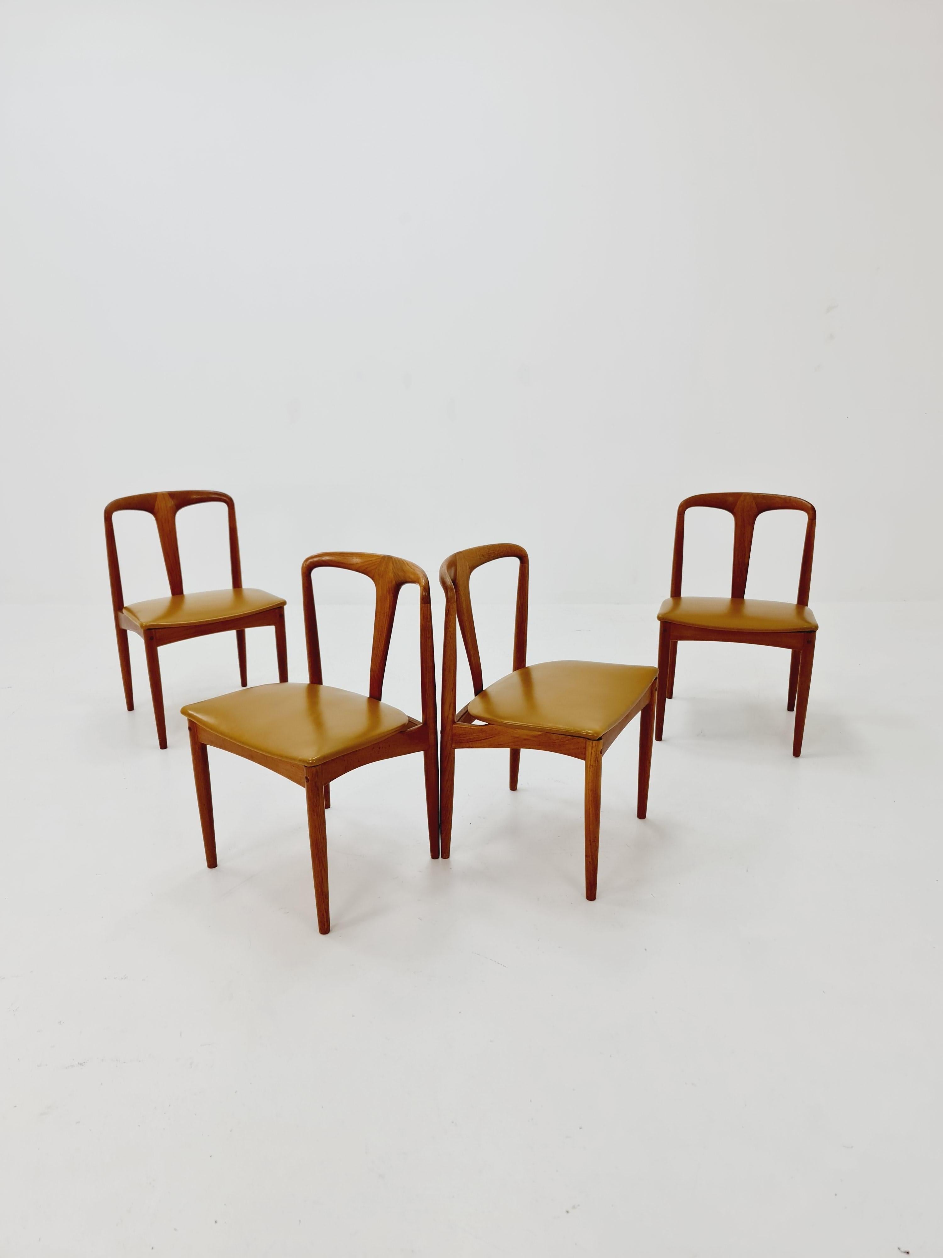 Chaise de salle à manger danoise en teck de Johannes Andersen pour Uldum Mobelfabrik 1960 en vente 3