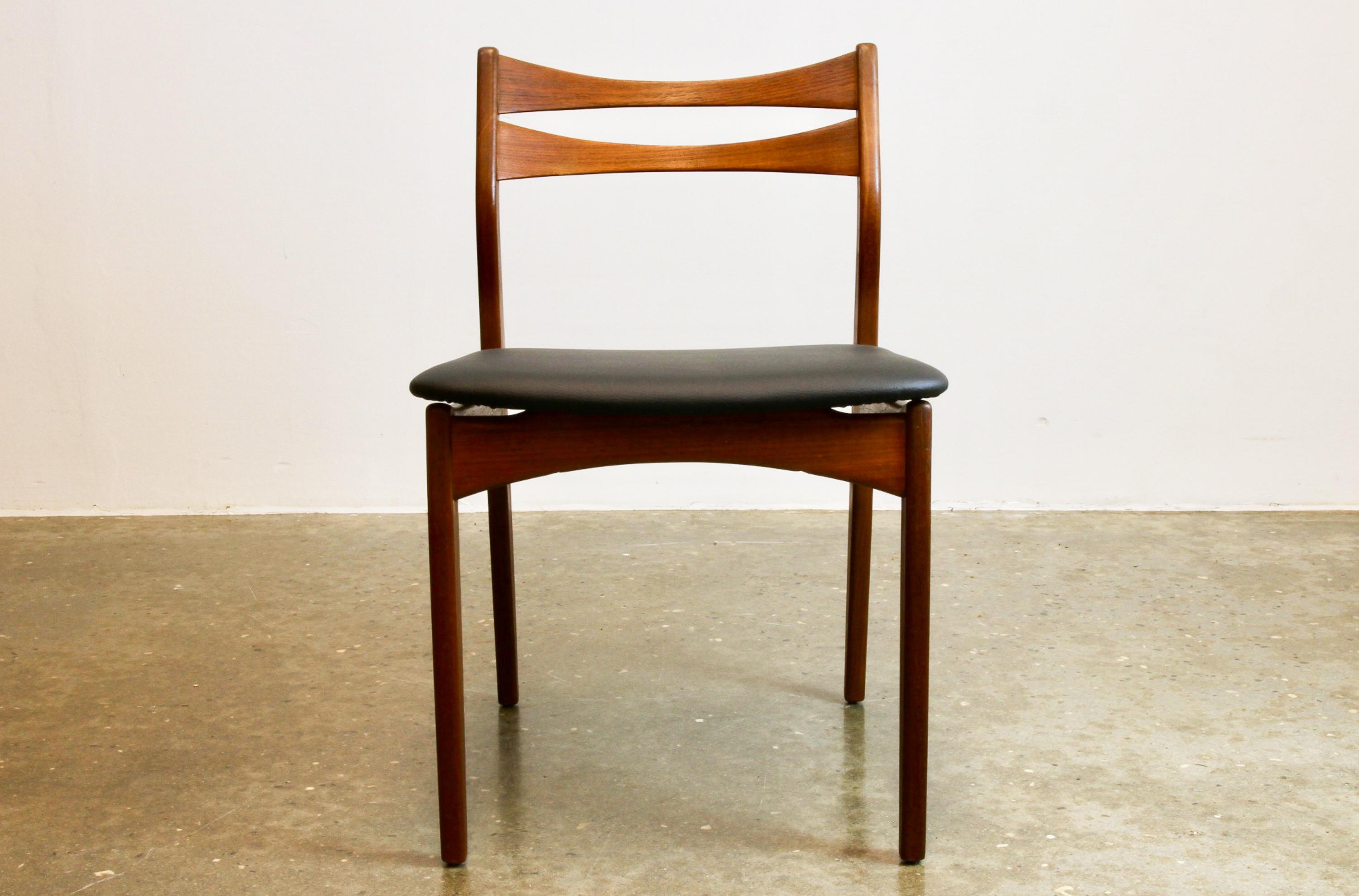 Danish teak dining chairs 1960s Set of 4.
Elegant Danish dining chairs in solid teak. Sculpted backrests makes these chairs very comfortable. A very Classic type of midcentury modern furniture from Denmark in the 1960s. The skill and craftsmanship