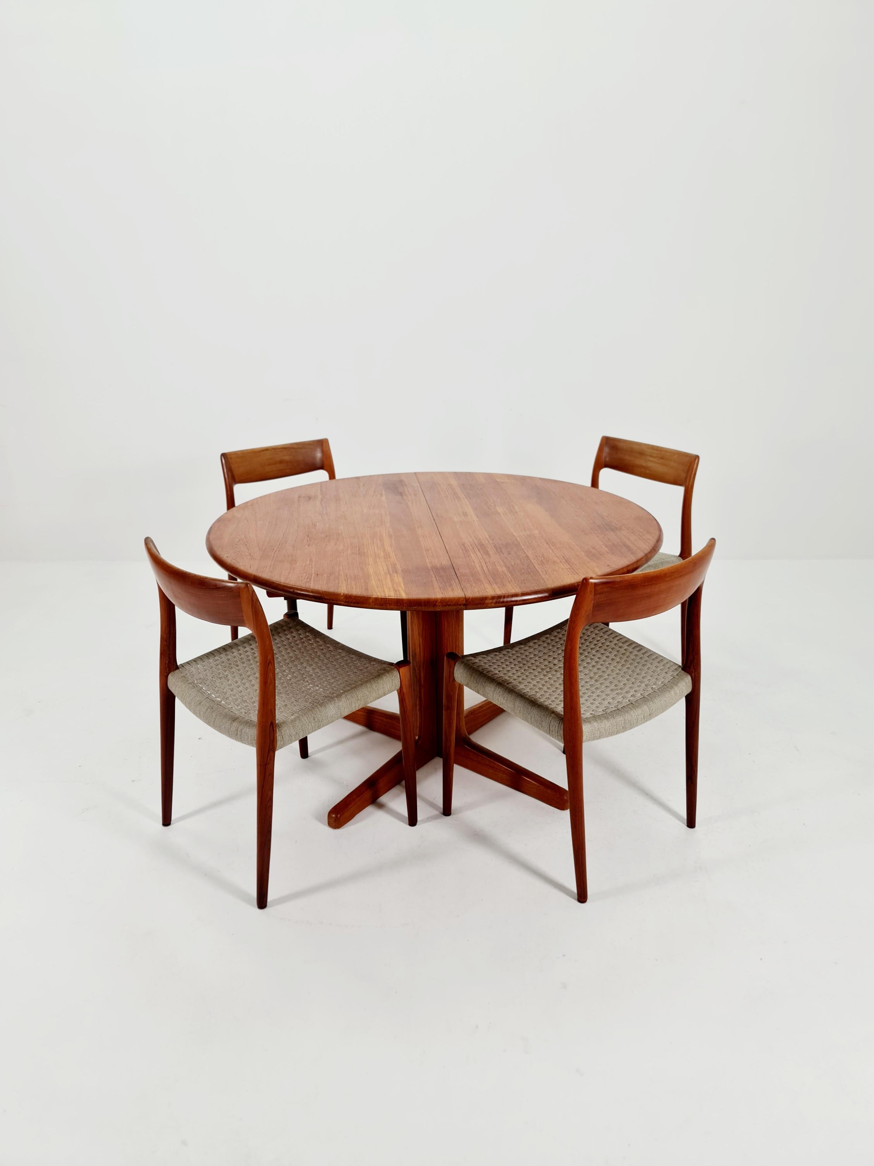 Mid-Century moderno Sedie da pranzo danesi in teak di Niels O. Moller , modello 7 , set di 6 , anni '60 in vendita