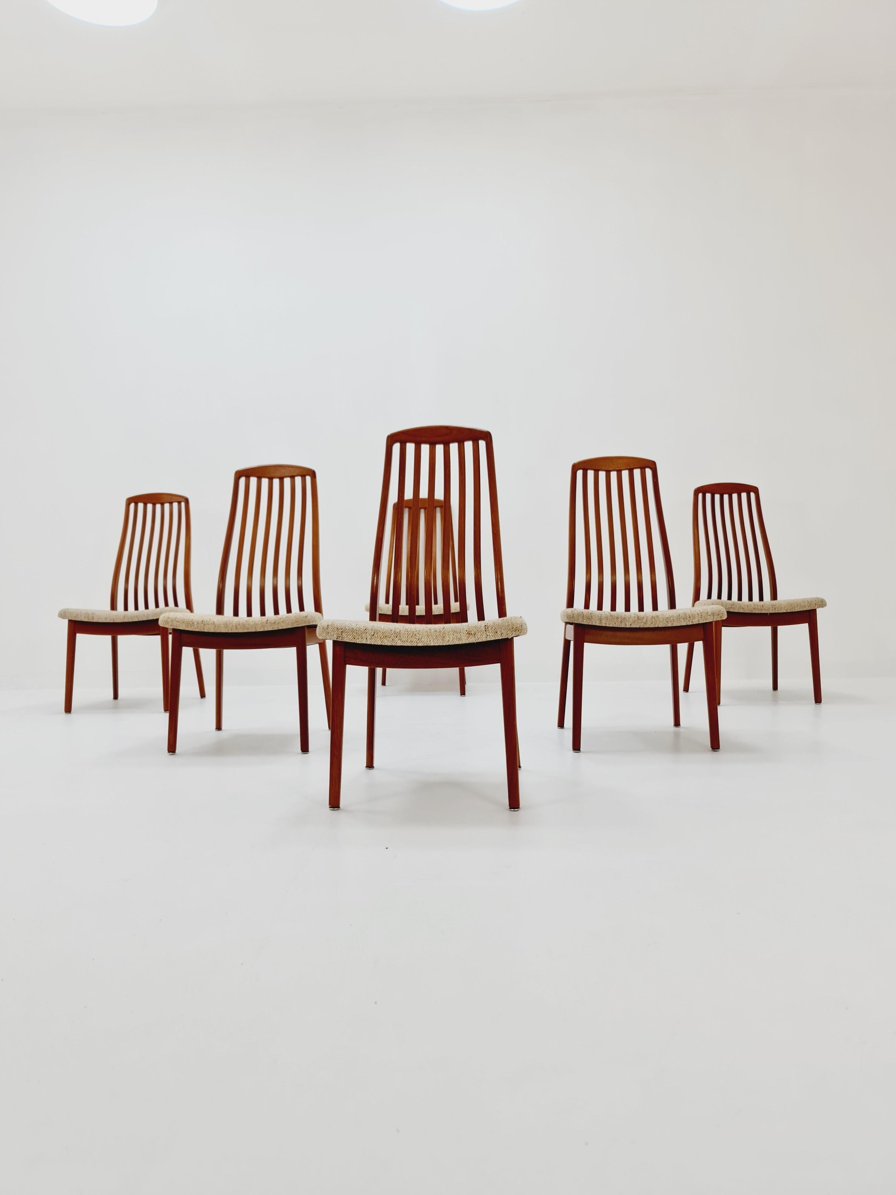 Danish teak dining chairs by Schou Andersen 1960s, set of 6


The chair frames are made from solid teak and and are in great condition.

Made in Denmark in the 60s

Dimensions:
Width: 50  cm
Depth: 47  cm
Height: 100 cm
Seat Height: 43 cm

Please