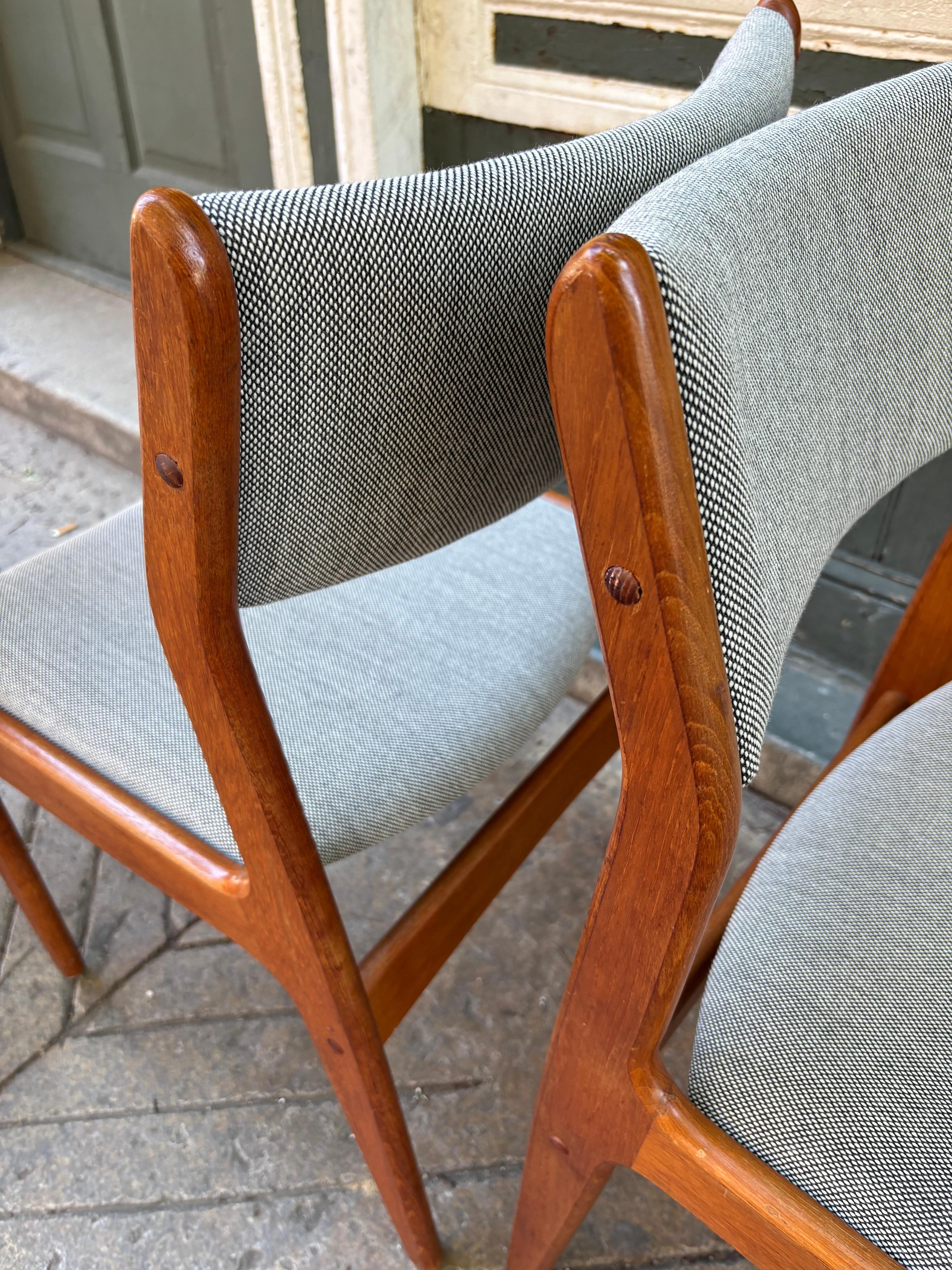 Danese Sedie da pranzo danesi in teak nello stile di Erik Buch in vendita