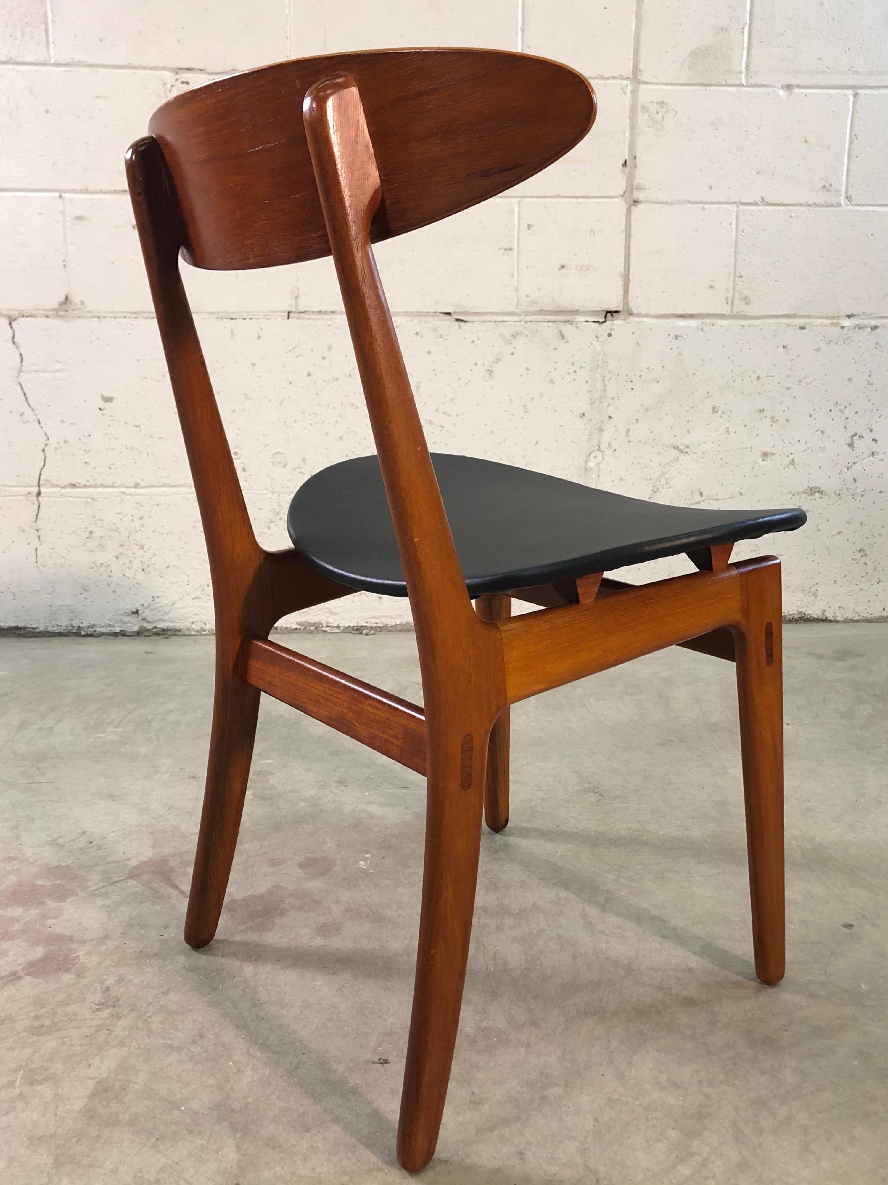 Sedie da pranzo danesi in teak modello 402 di Vilhelm Wohlert per Soborg, set di 8 pezzi in vendita 5