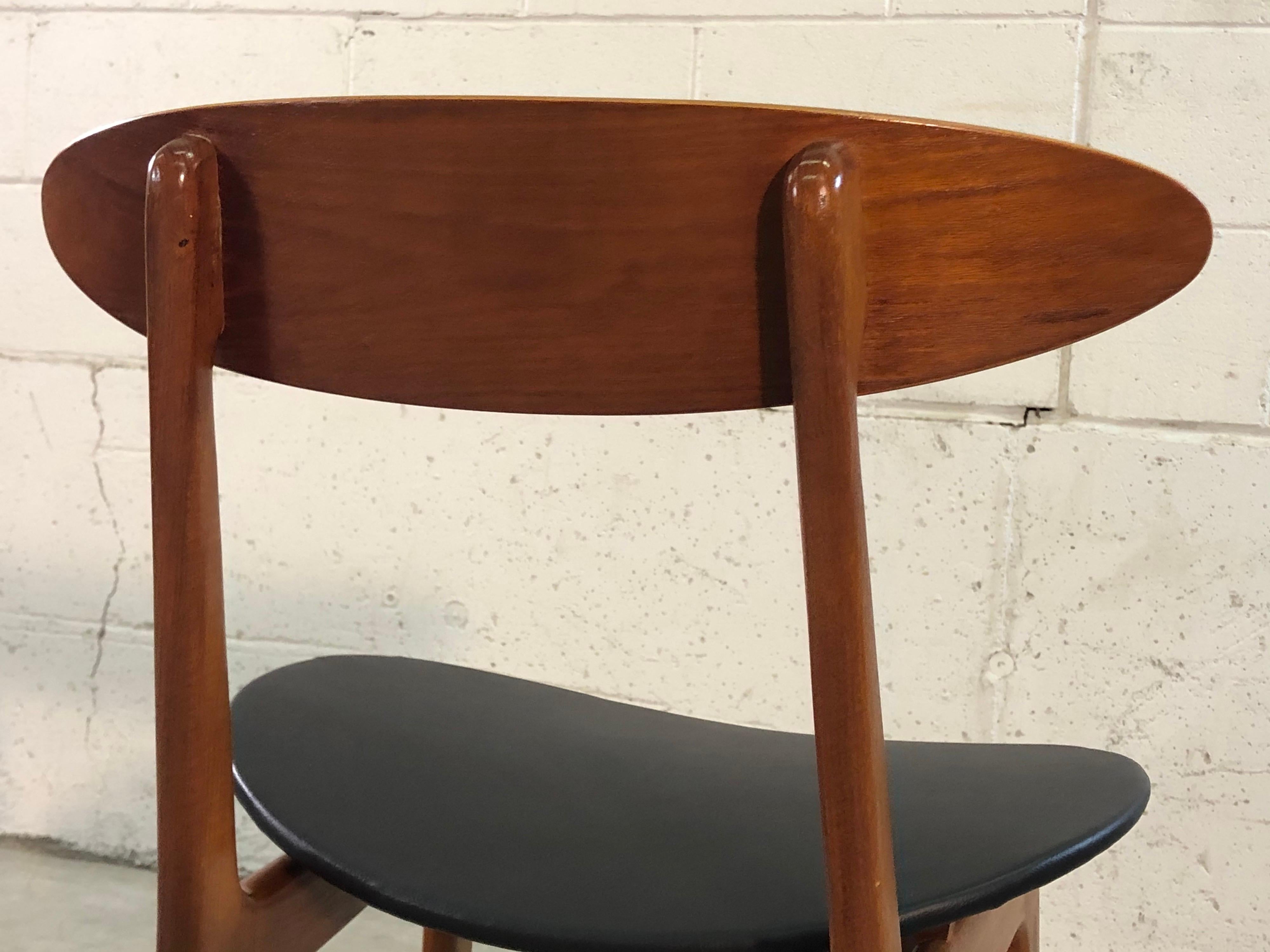 Sedie da pranzo danesi in teak modello 402 di Vilhelm Wohlert per Soborg, set di 8 pezzi In condizioni buone in vendita a Amherst, NH
