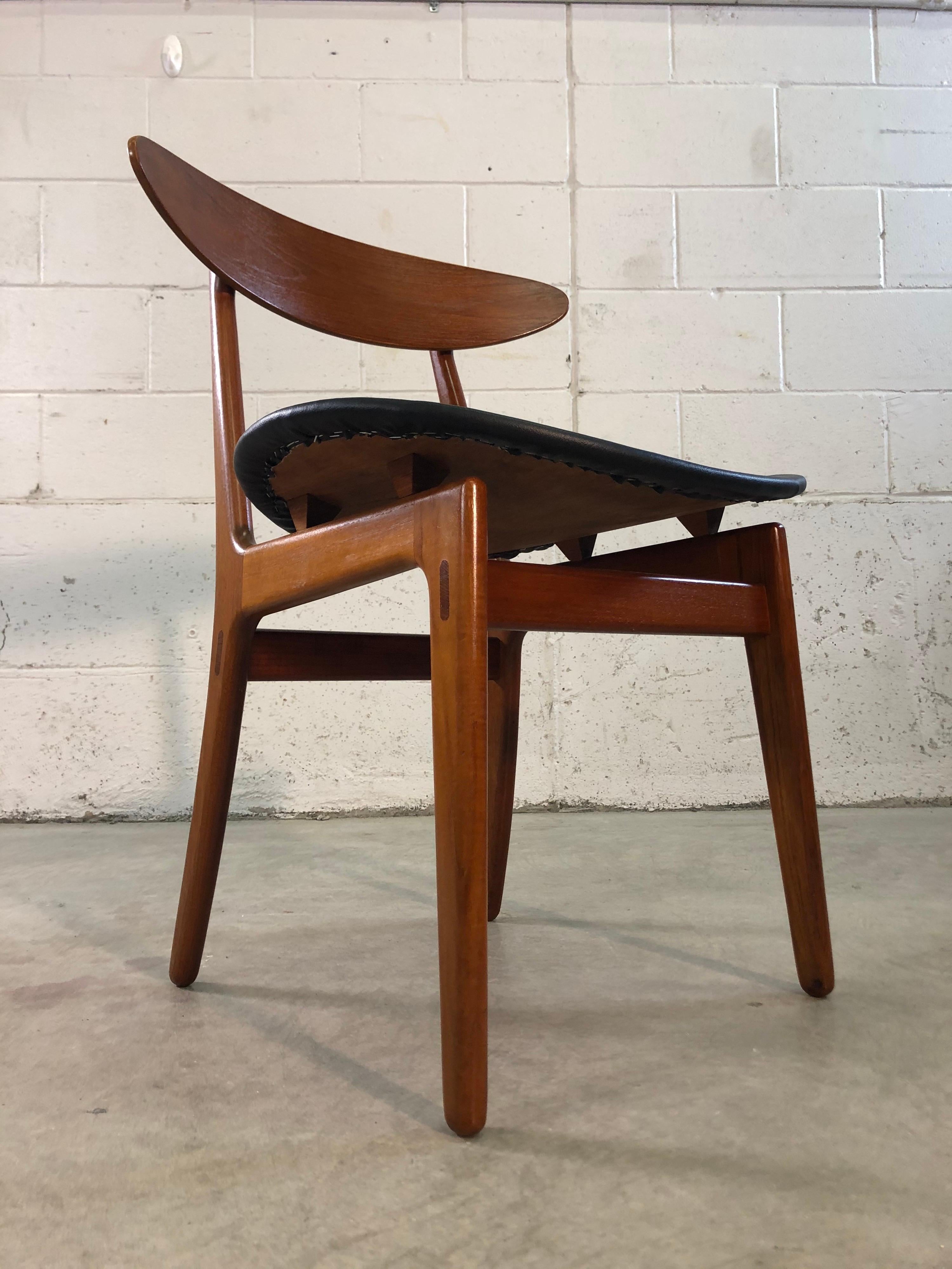 Sedie da pranzo danesi in teak modello 402 di Vilhelm Wohlert per Soborg, set di 8 pezzi in vendita 2