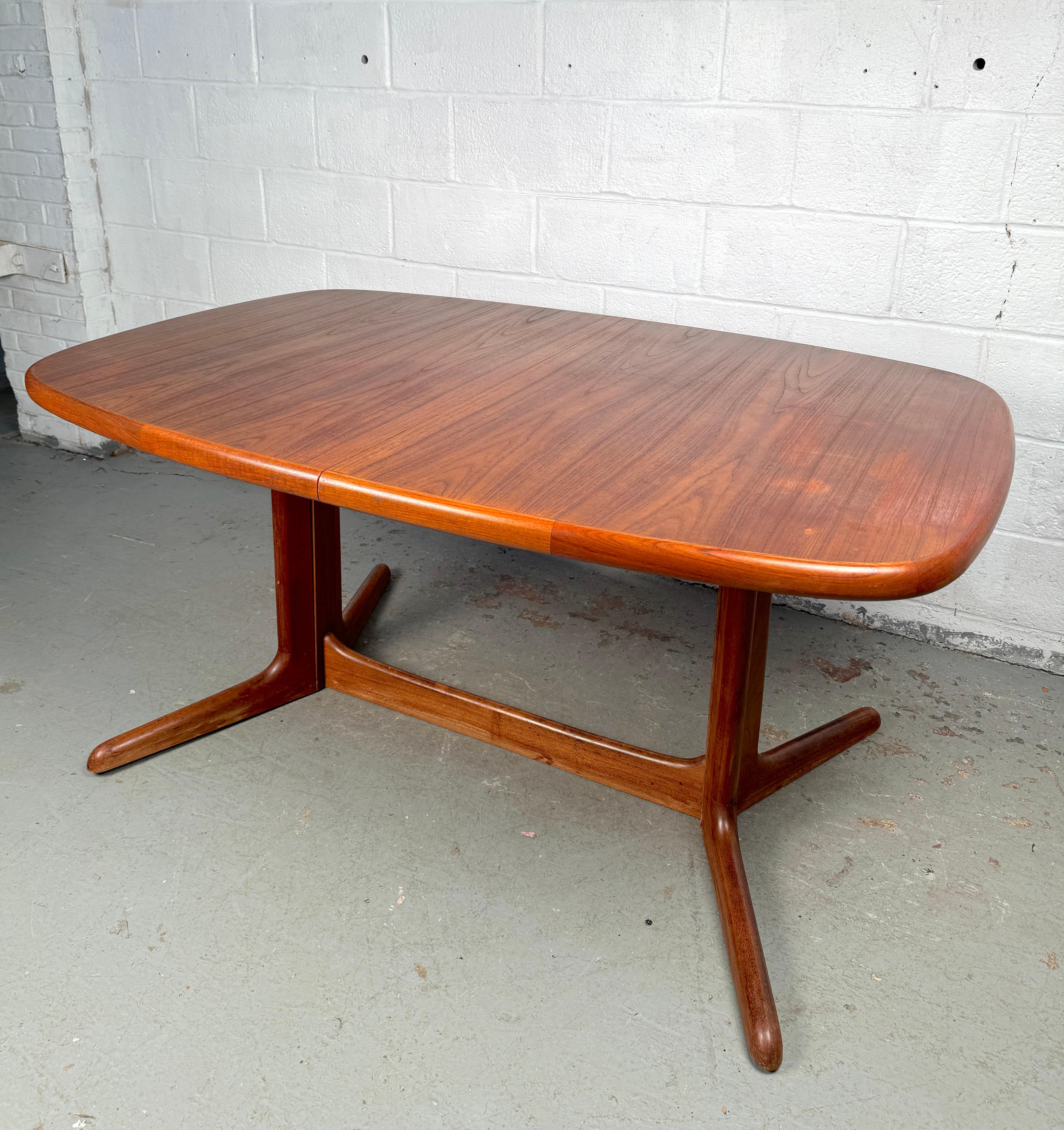 Danish Teak Dining Room Table By Rasmus (Moderne der Mitte des Jahrhunderts) im Angebot