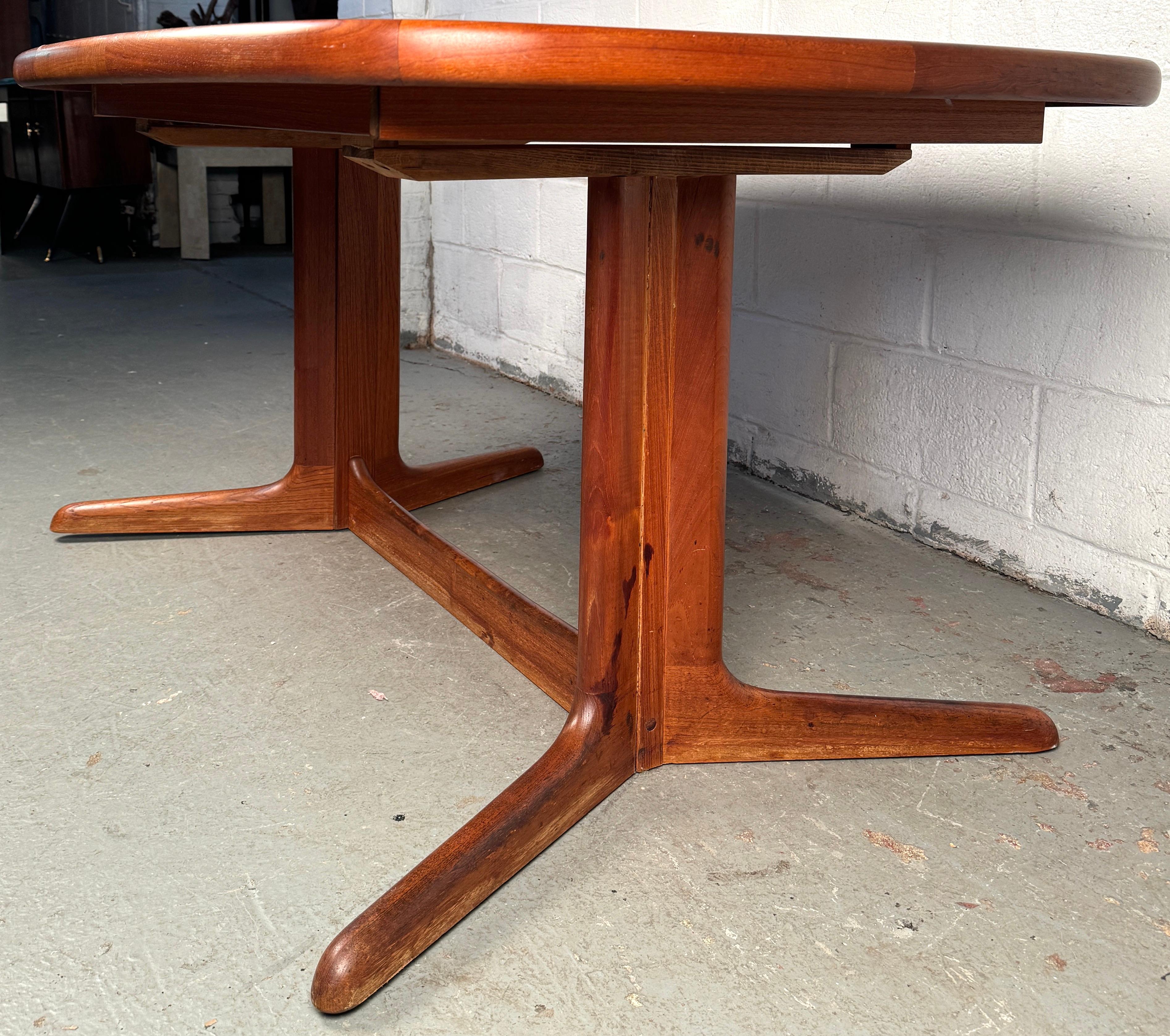 Danish Teak Dining Room Table By Rasmus im Zustand „Gut“ im Angebot in Brooklyn, NY