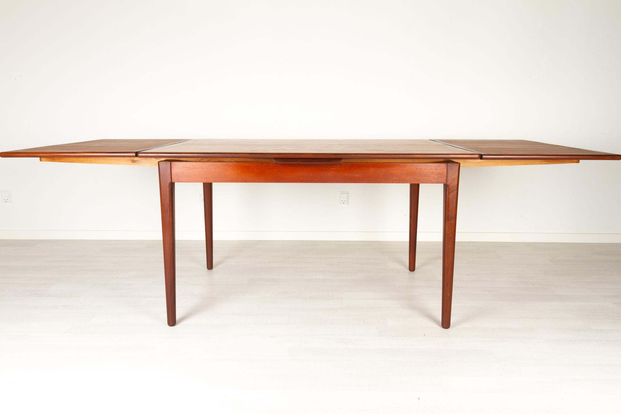 Danish Teak Dining Table, 1960s In Good Condition For Sale In Asaa, DK