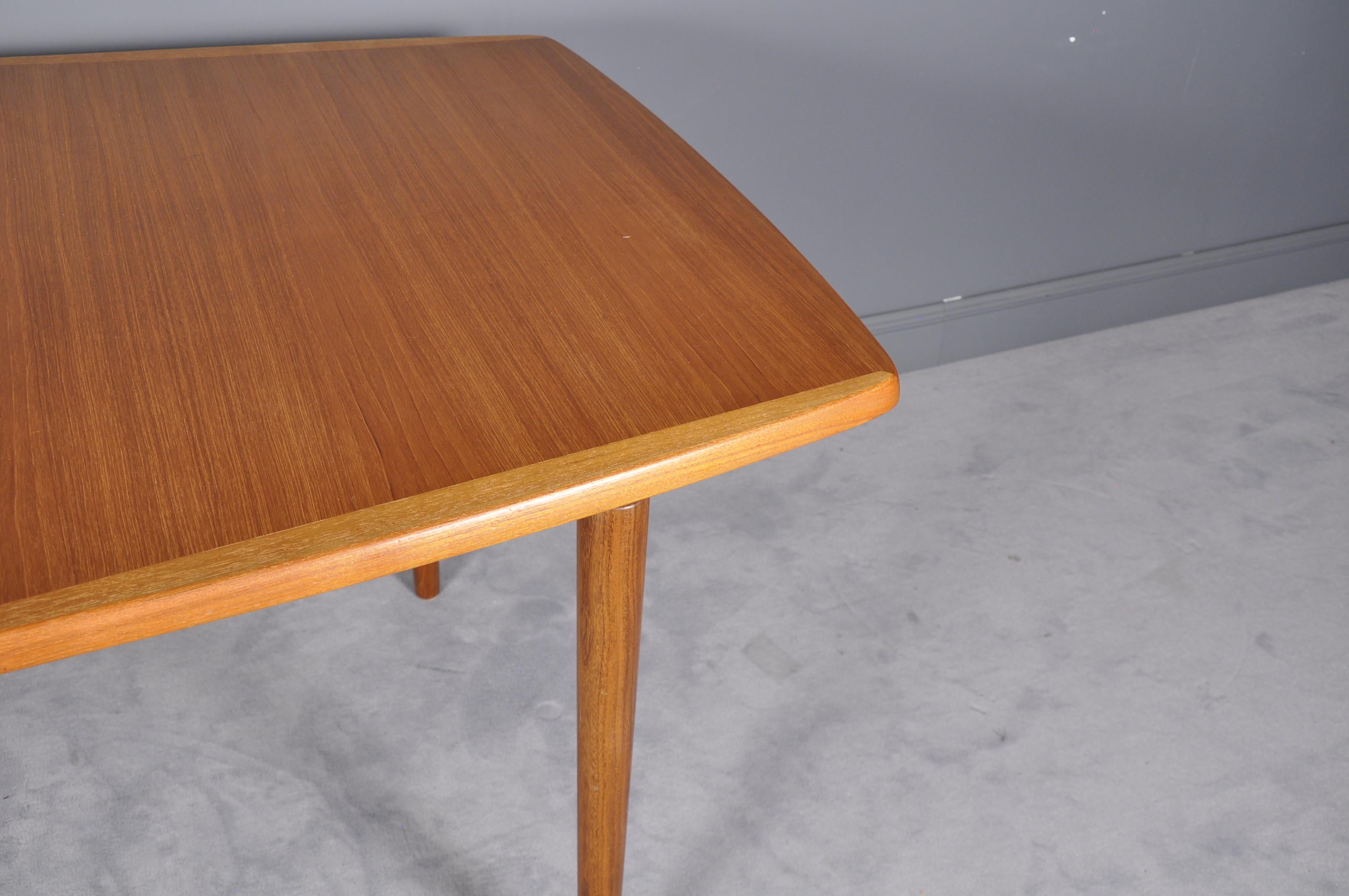 Danish Teak Dining Table by Alf Aarseth for Gustav Bahus, 1960s In Excellent Condition In Bucharest, RO