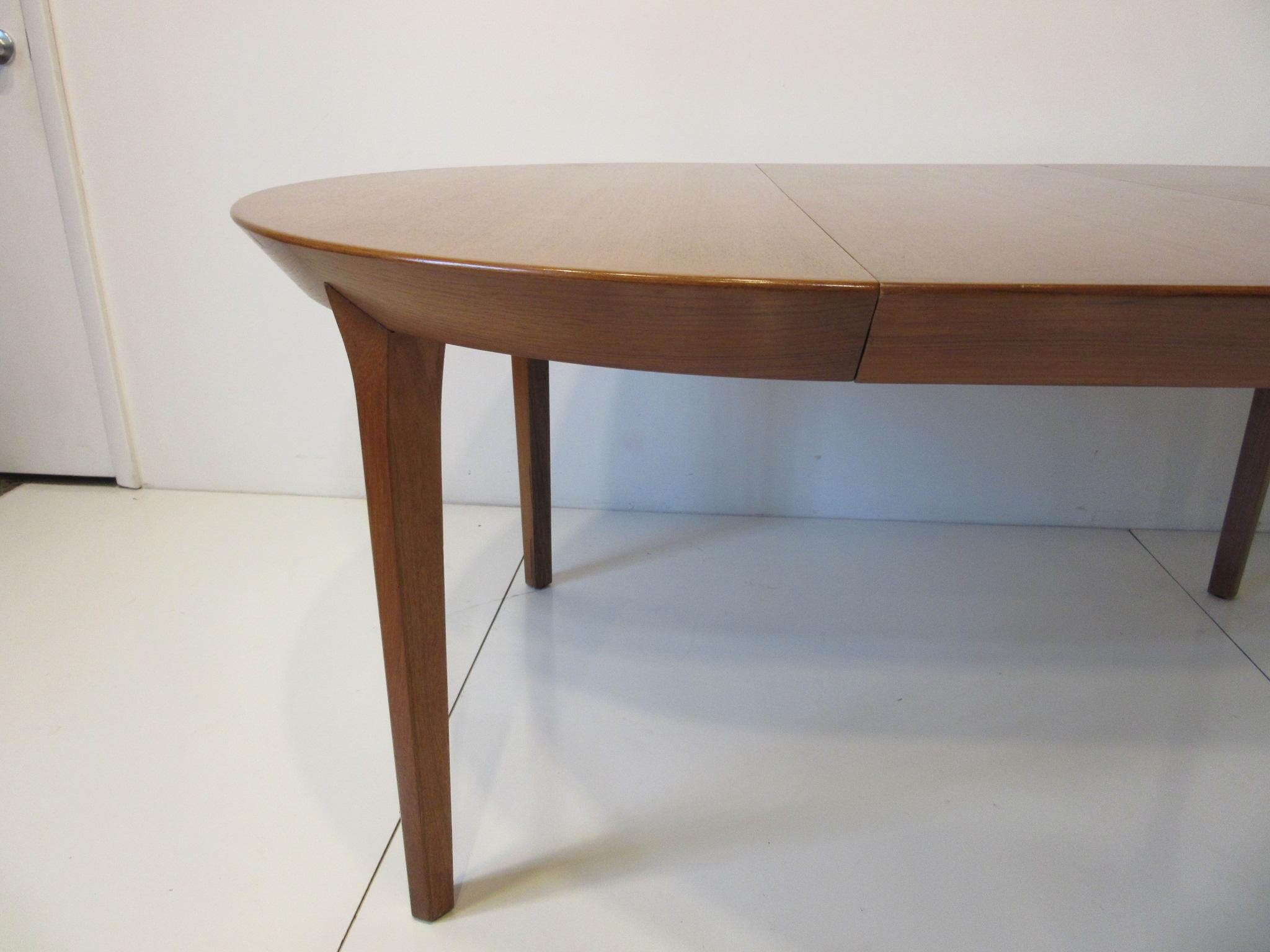 Danish Teak Dining Table by Ole Hald for Gudme Mobelfabrik In Good Condition In Cincinnati, OH