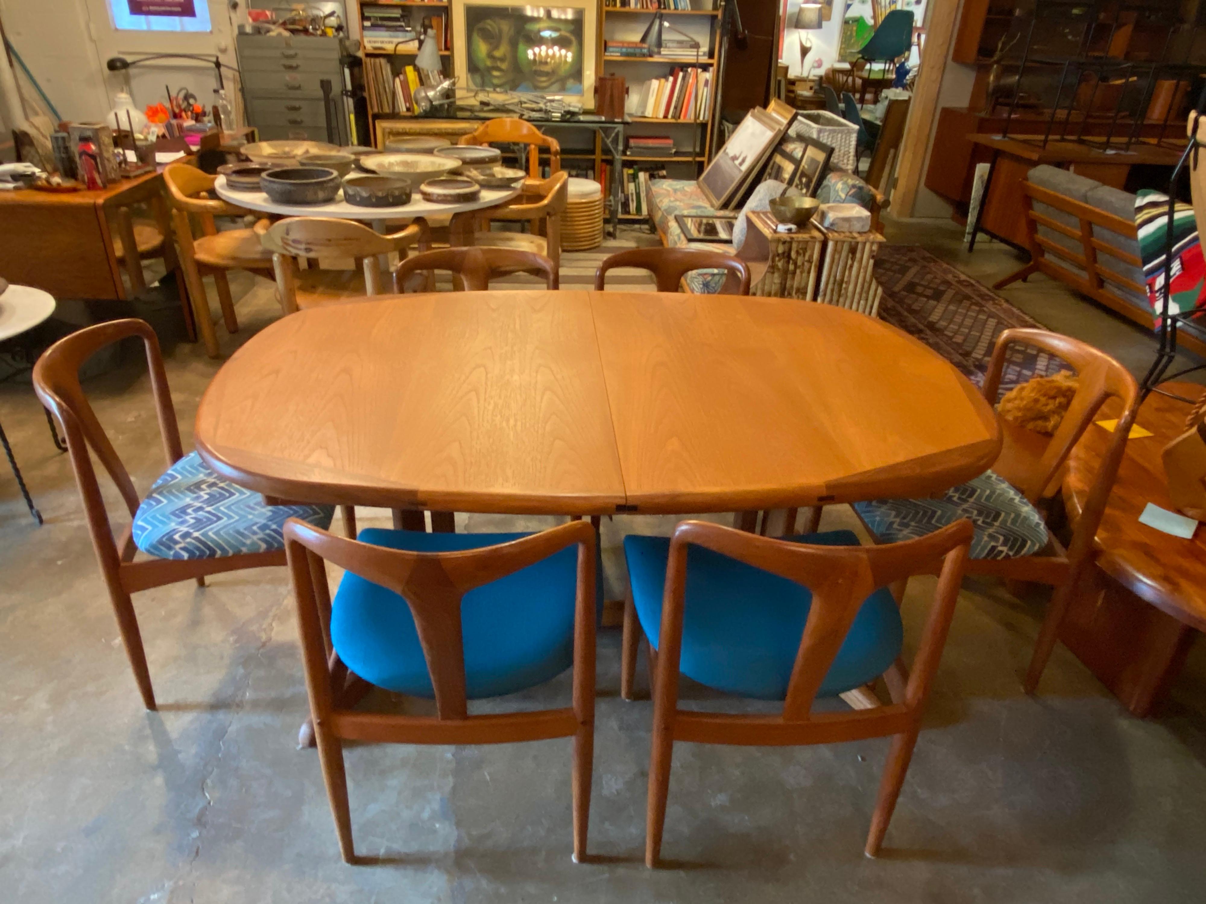 Danish Teak Dining Table with Two Leaves 12