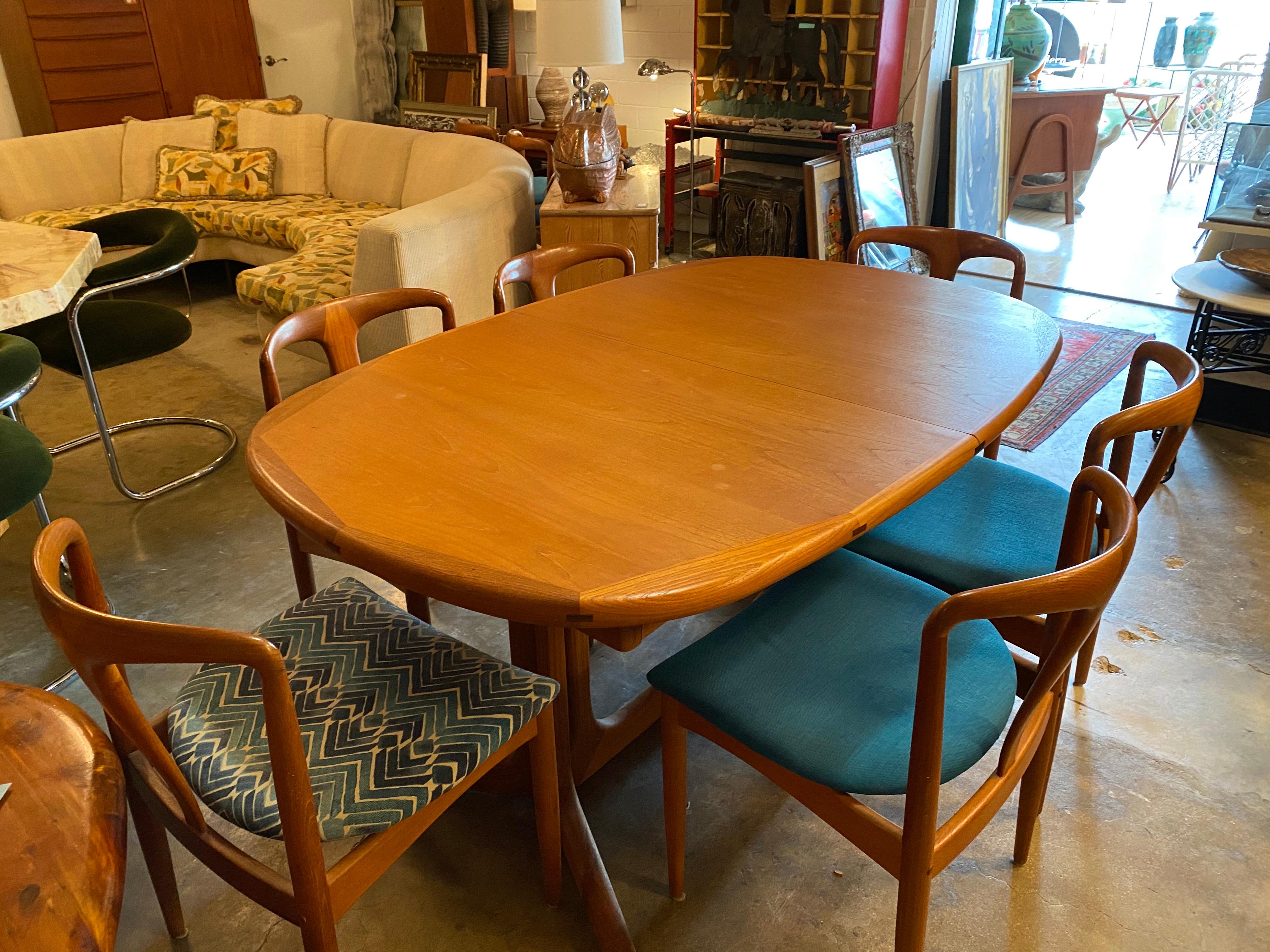 Danish Teak Dining Table with Two Leaves 11