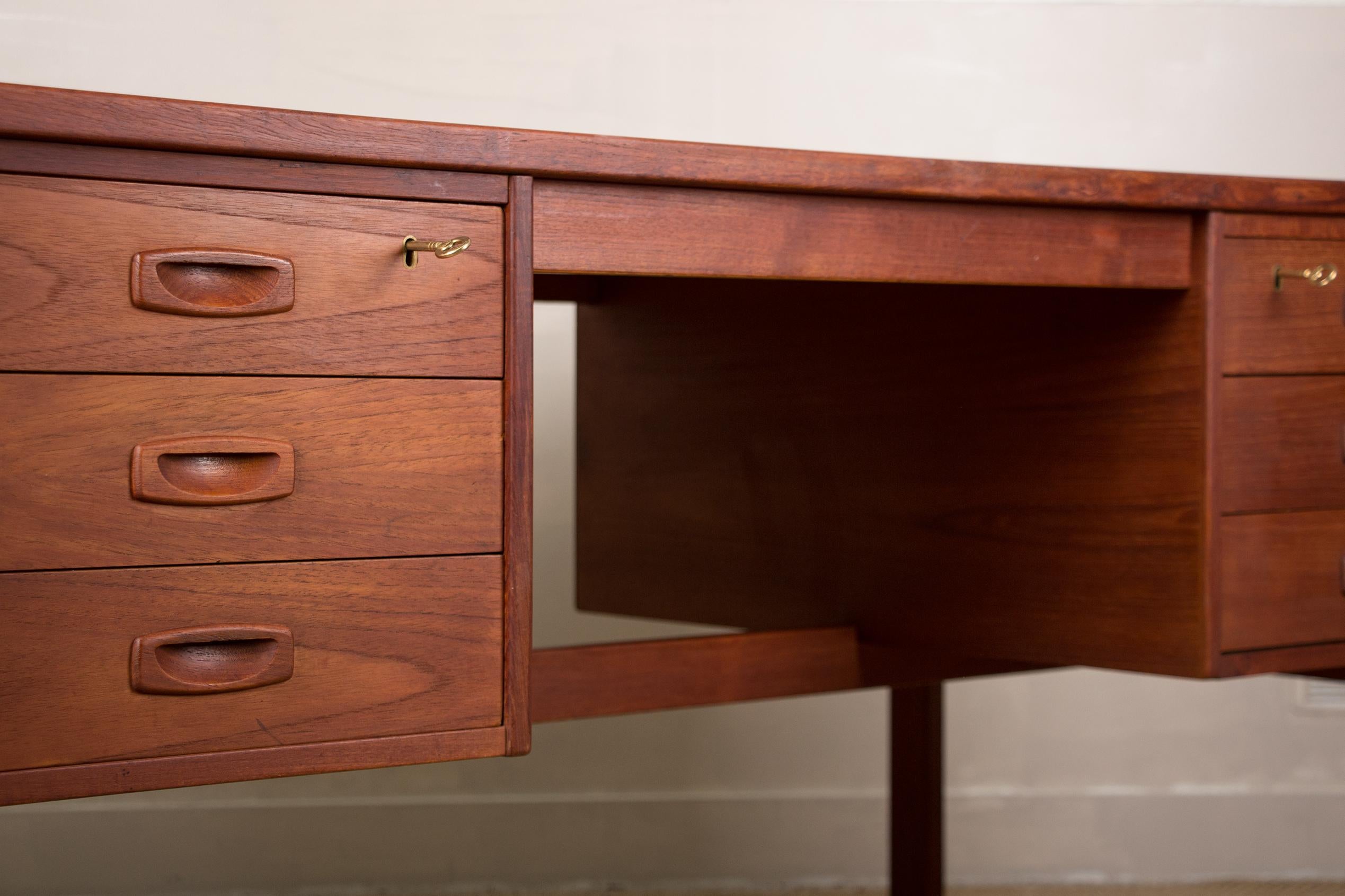 Danish Teak Double Sided Desk with 6 Drawers, 1960s, Modernist Design 6