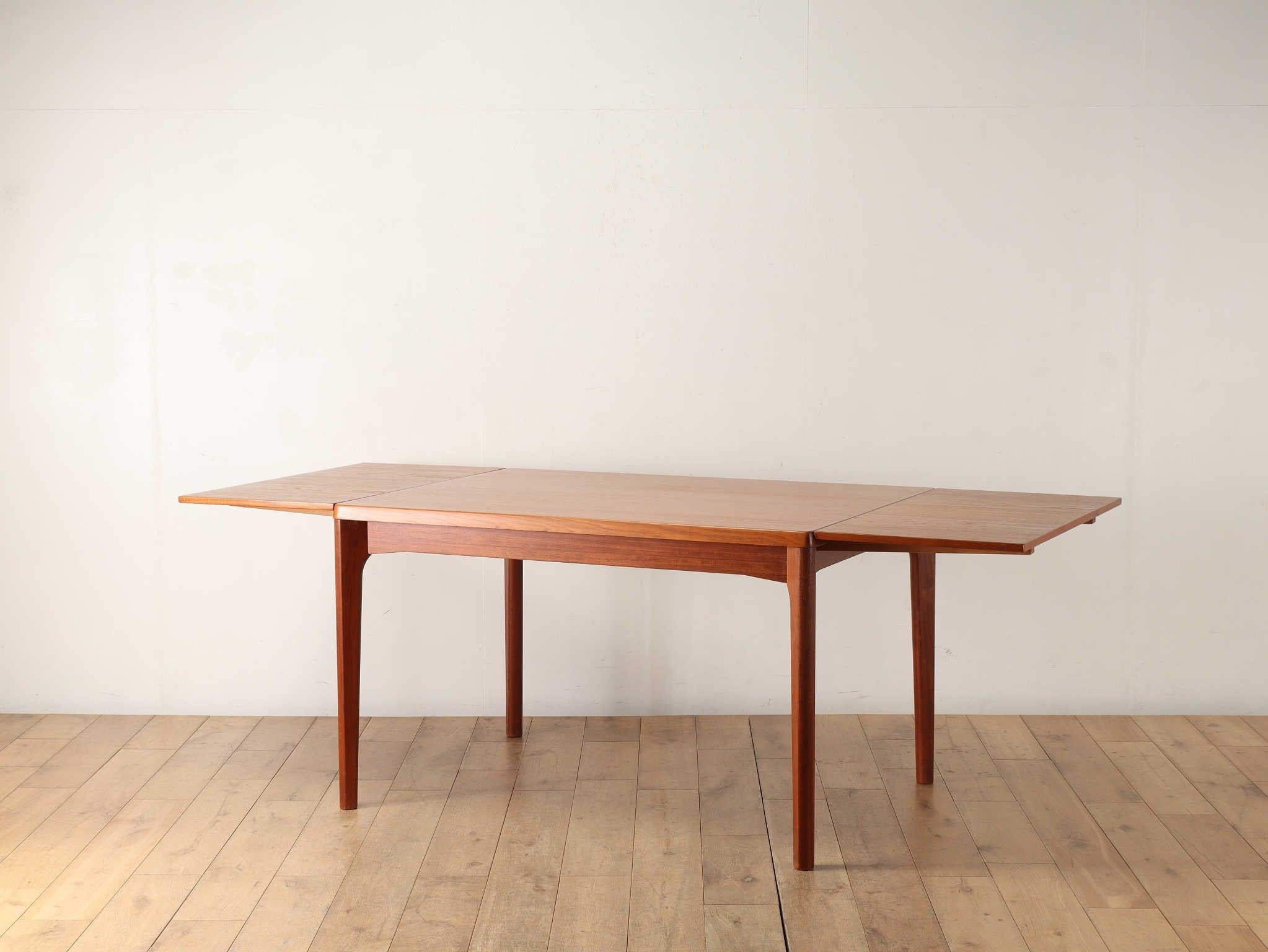 Danish Teak Draw Leaf Dining Table by Henning Kjærnulf In Good Condition In Shibuya-ku, 13