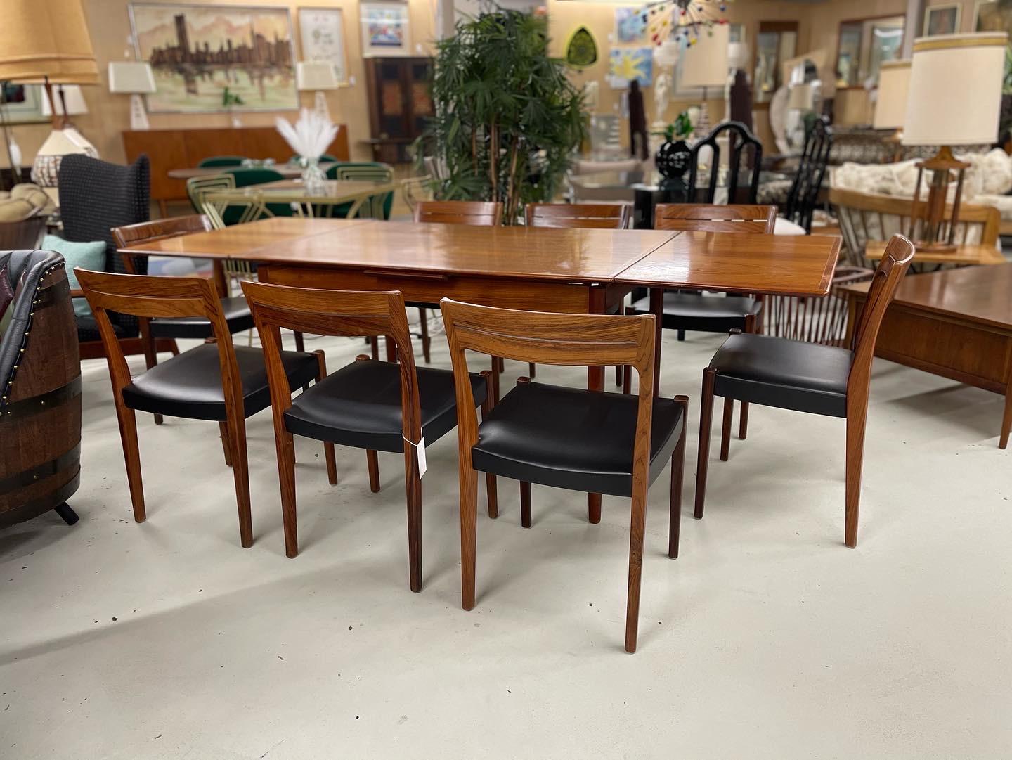 Scandinavo moderno Tavolo da pranzo allungabile in teak danese con ante a cassetto