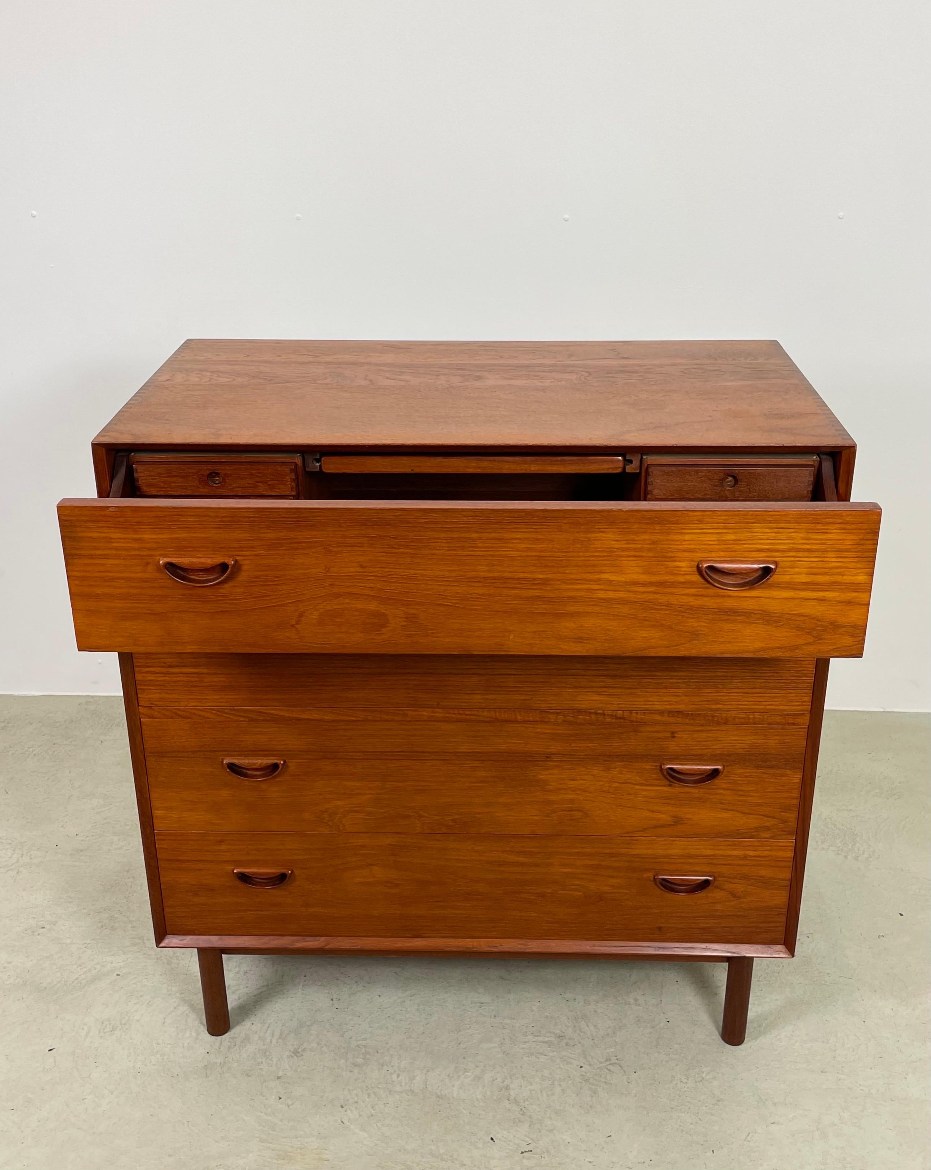 Scandinavian Modern Danish teak dresser with chest of drawers by Hvidt & Mølgaard 1950s For Sale