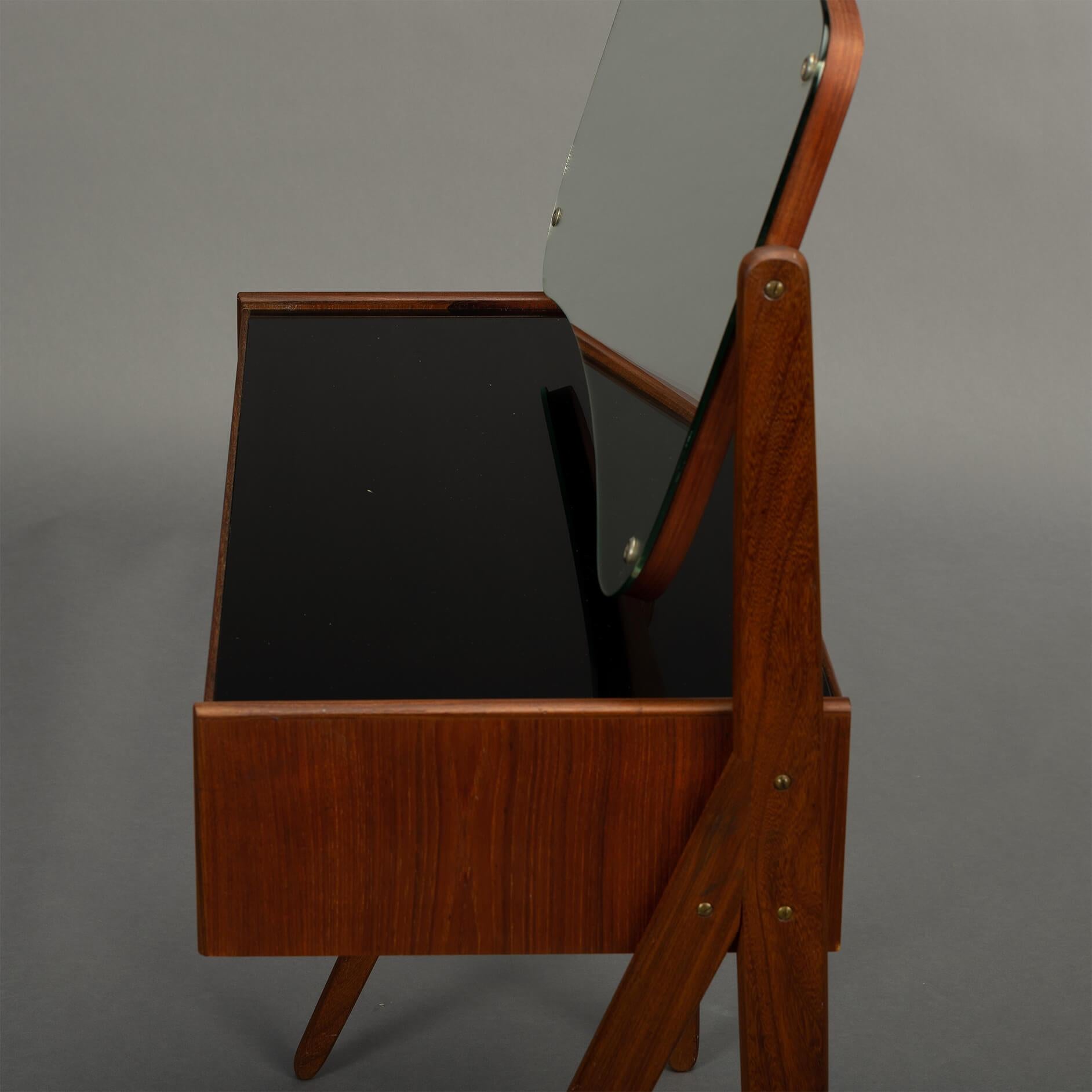 Danish Teak Dressing Table Manufactured by Ag Spejl Kobberbeskyttet, 1960s For Sale 5