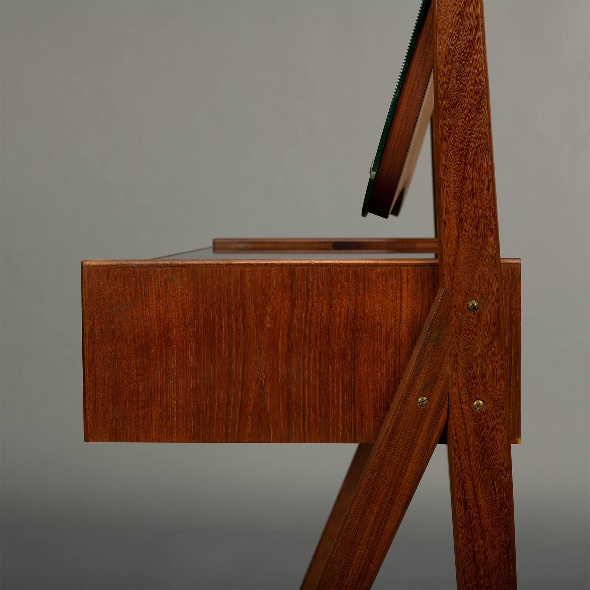 Danish Teak Dressing Table Manufactured by Ag Spejl Kobberbeskyttet, 1960s For Sale 6