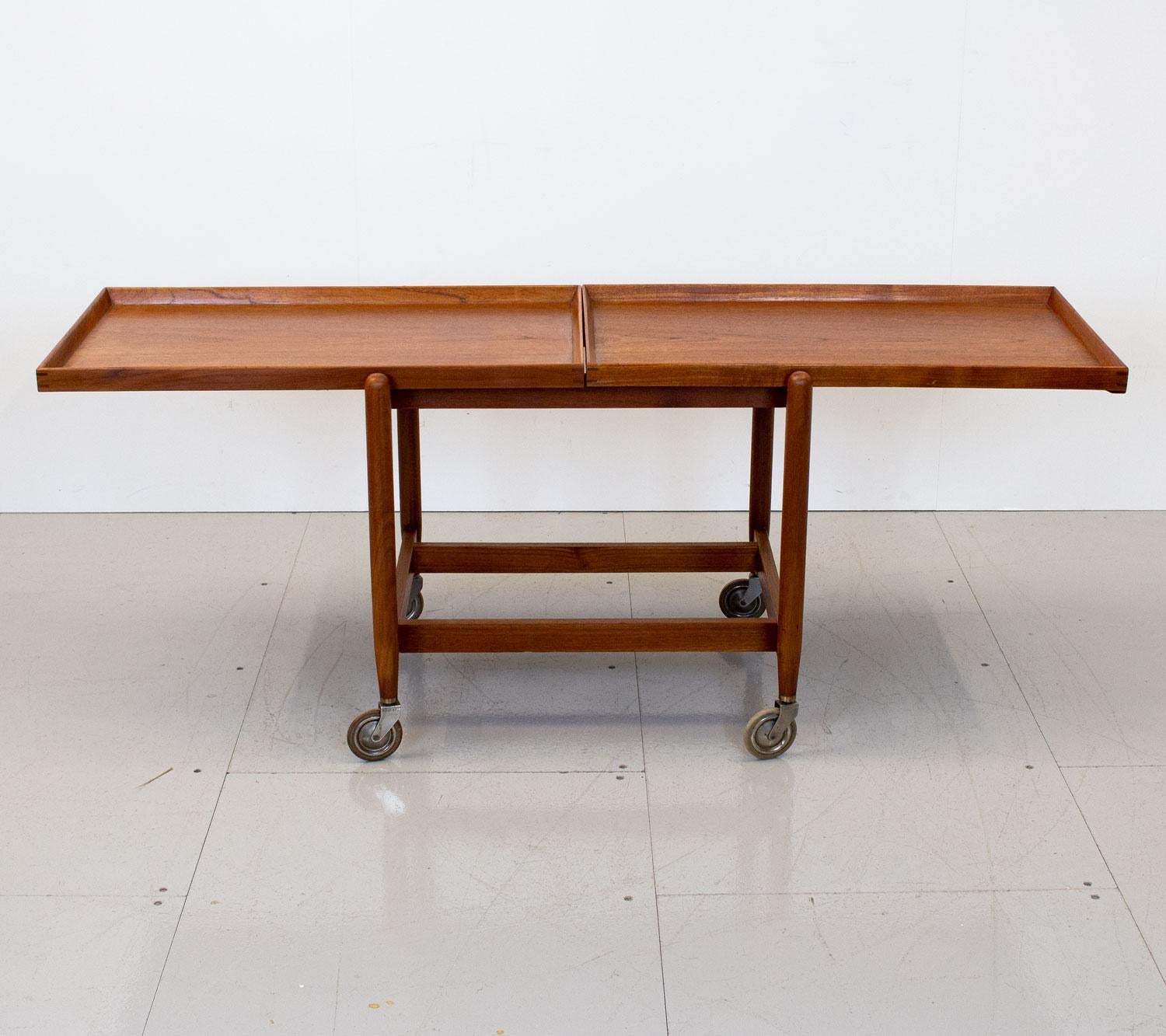 Danish Teak Drinks/Serving Trolley by Poul Hundevad, 1960s For Sale 4