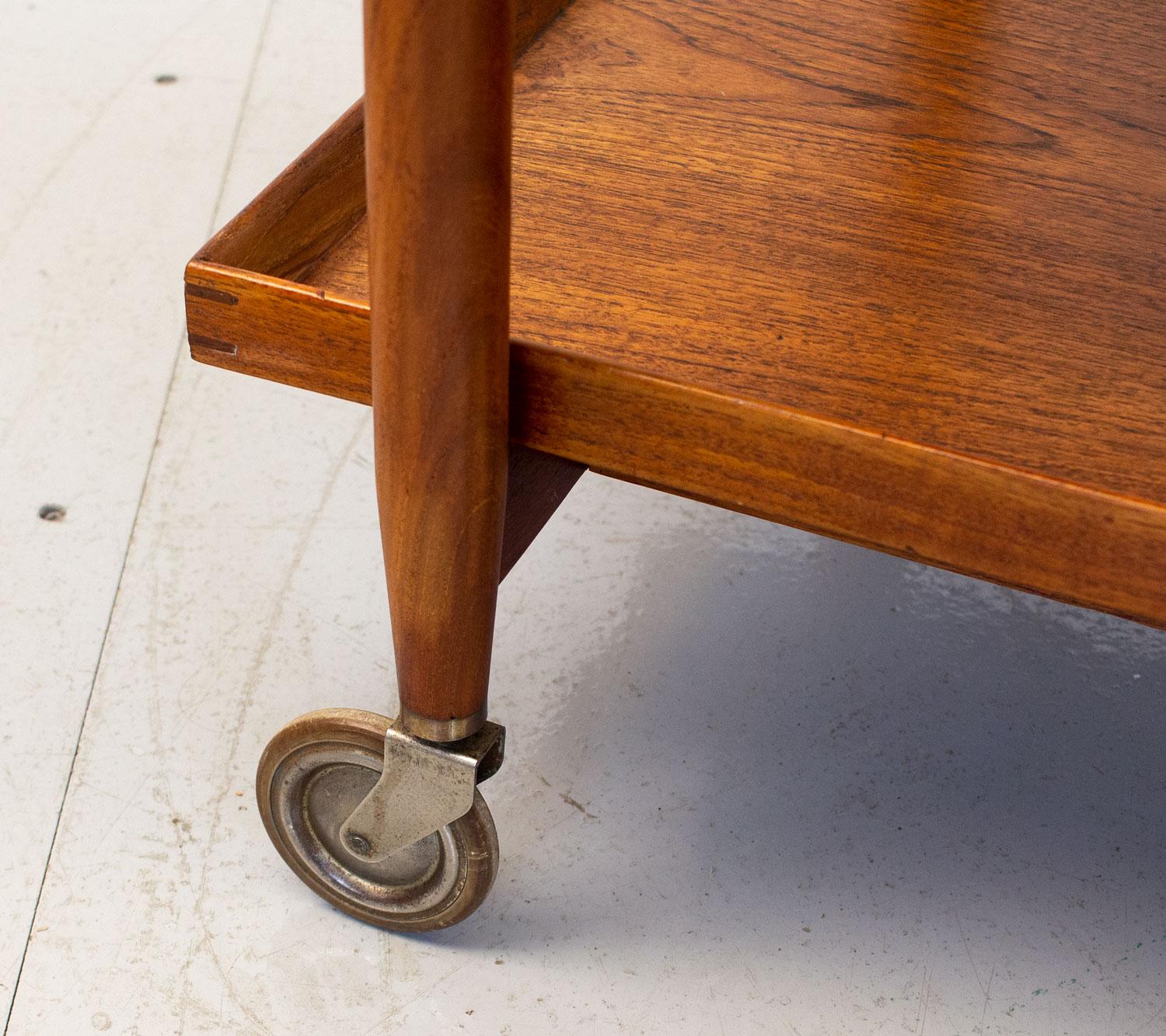 Danish Teak Drinks/Serving Trolley by Poul Hundevad, 1960s For Sale 2