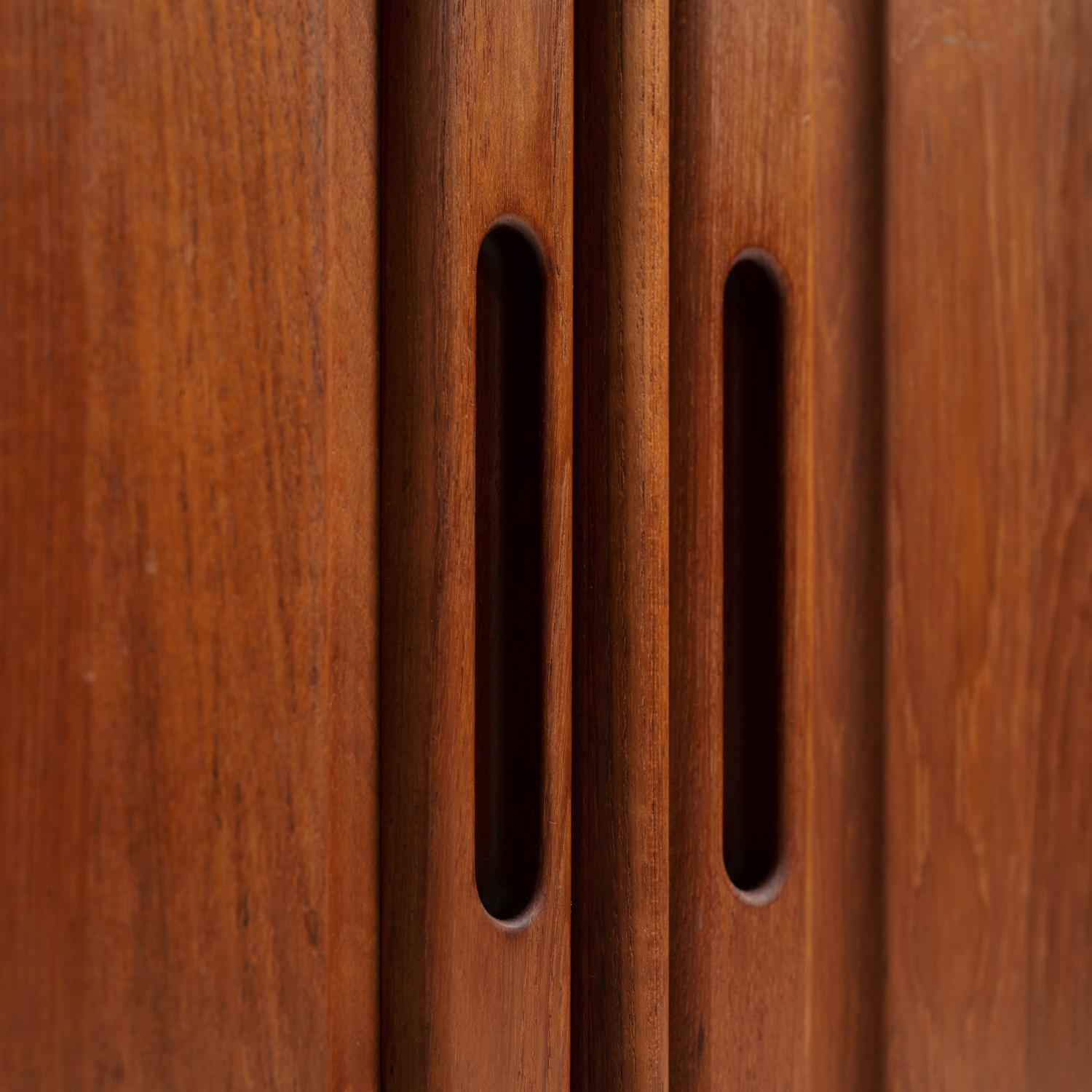 Danish teak Dyrlund credenza sideboard with visible joints, drawers and doors For Sale 3